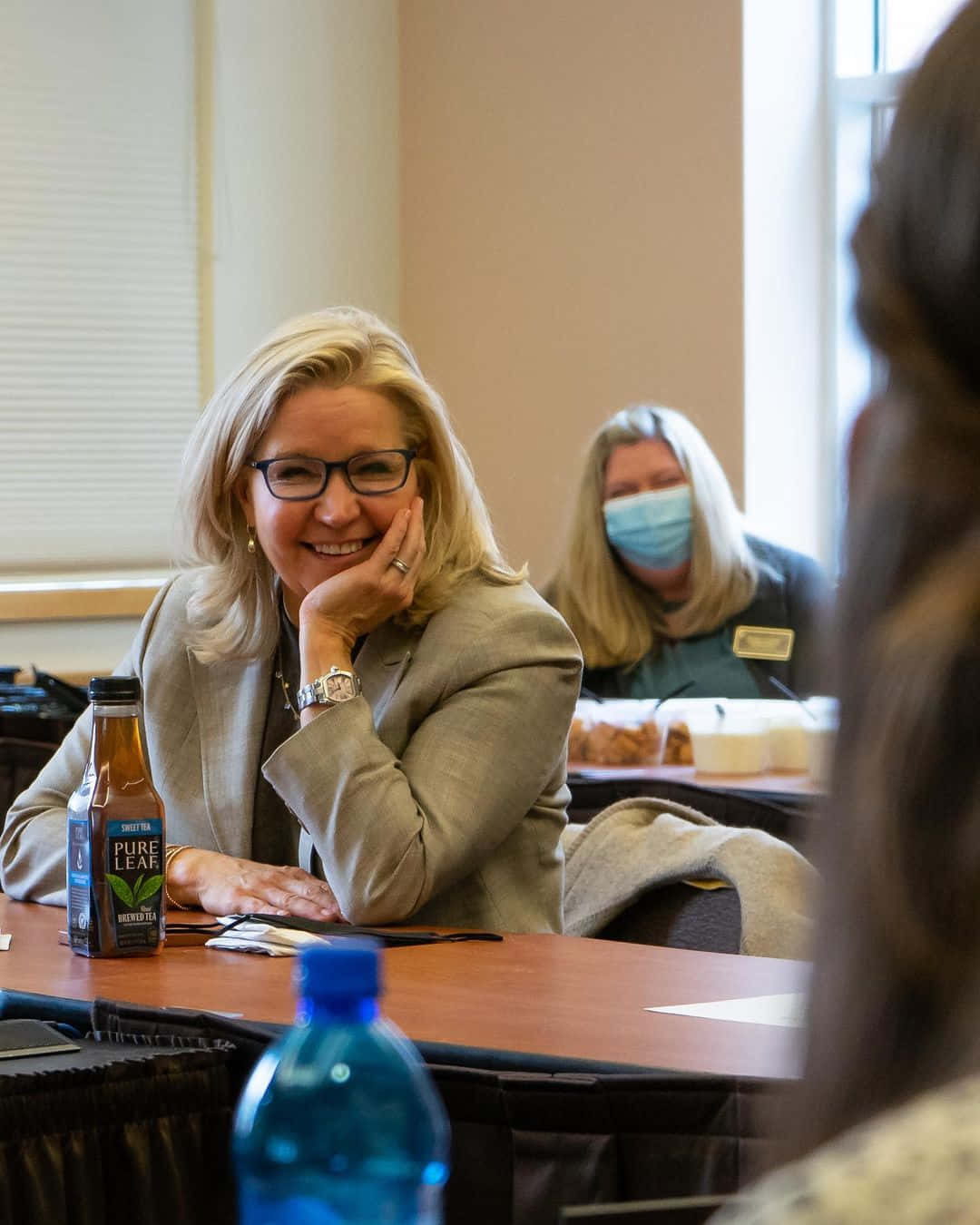 American Politician Elizabeth Cheney Enjoying A Light-hearted Moment With Her Staff. Background
