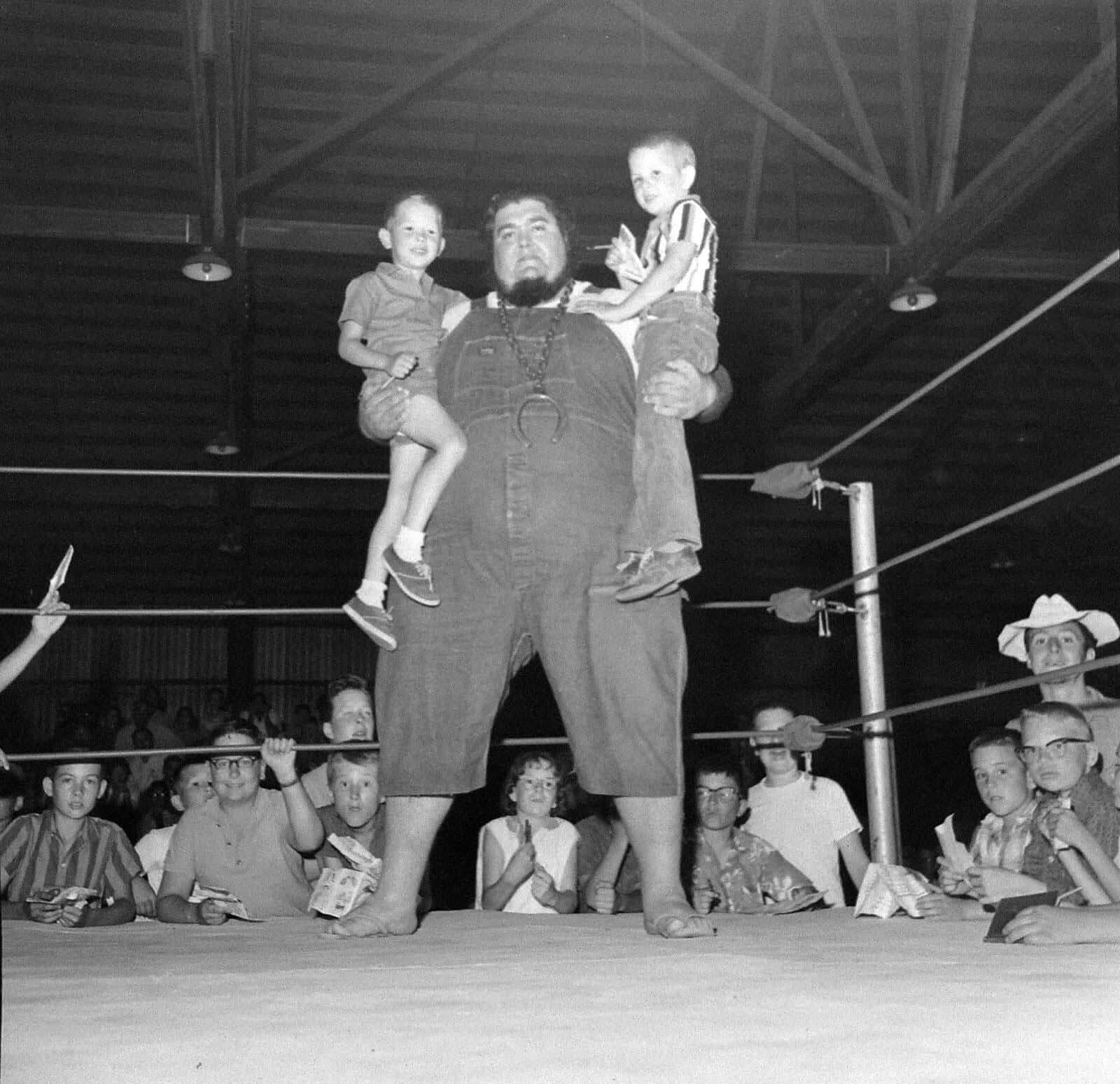 American Professional Wrestler Haystacks Calhoun With Kids Background