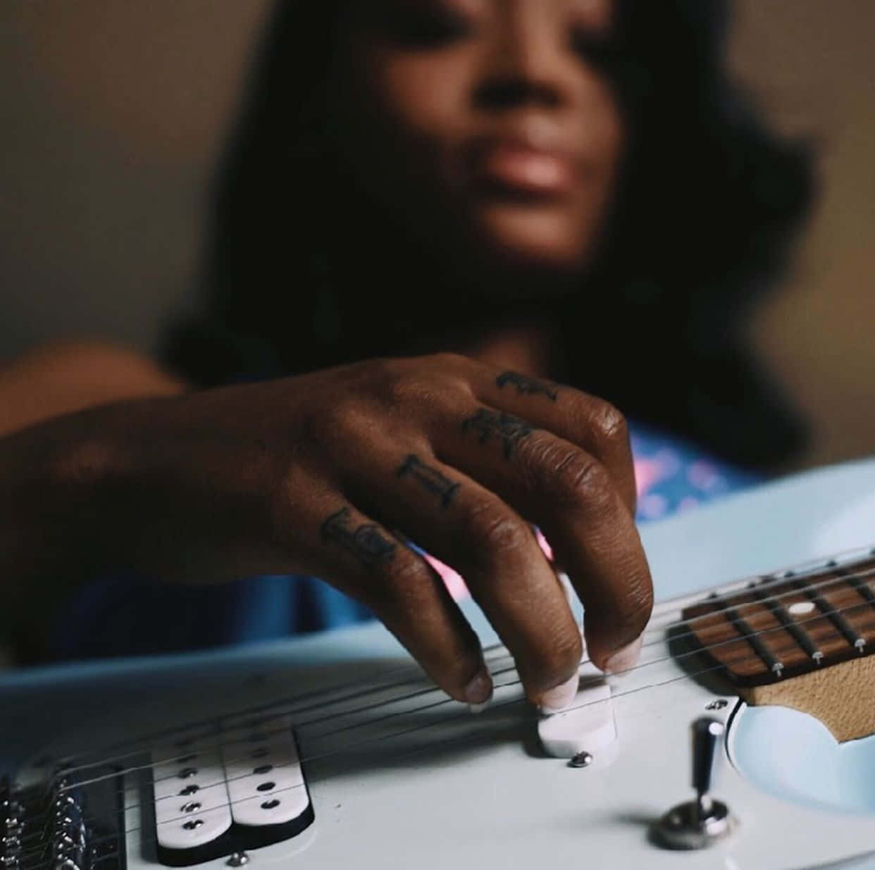 American R&b Singer Summer Walker Playing Guitar