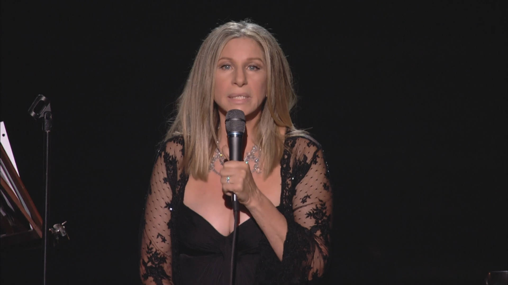 American Singer Barbra Streisand 2016 Live Concert Tour Background