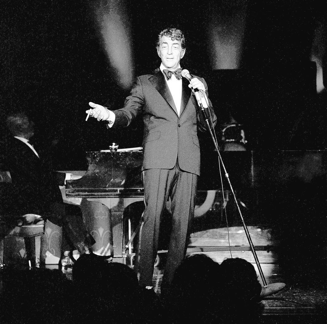 American Singer Dean Martin At Mgm Performance Background