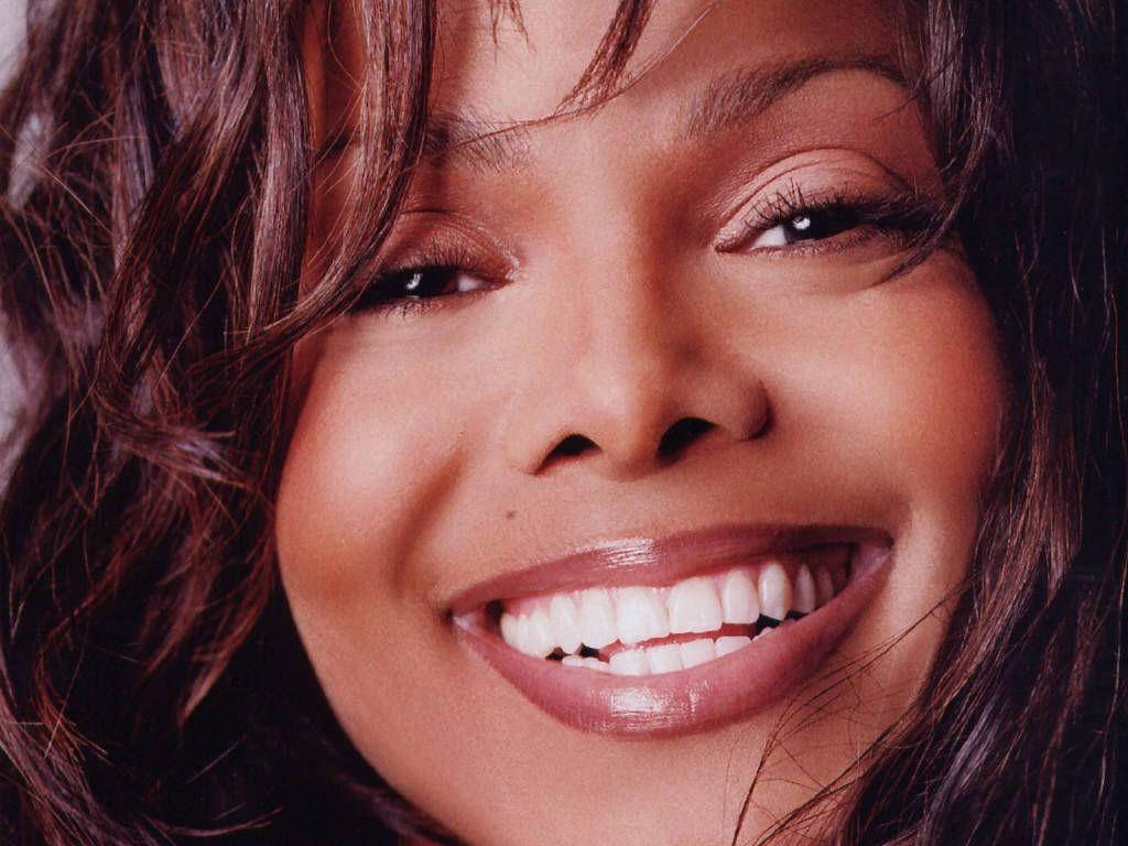 American Singer Janet Jackson All Smiles Background