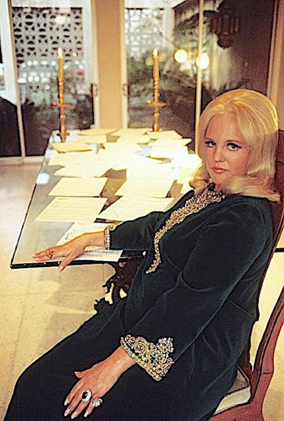 American Singer Peggy Lee 1975 Portrait Background