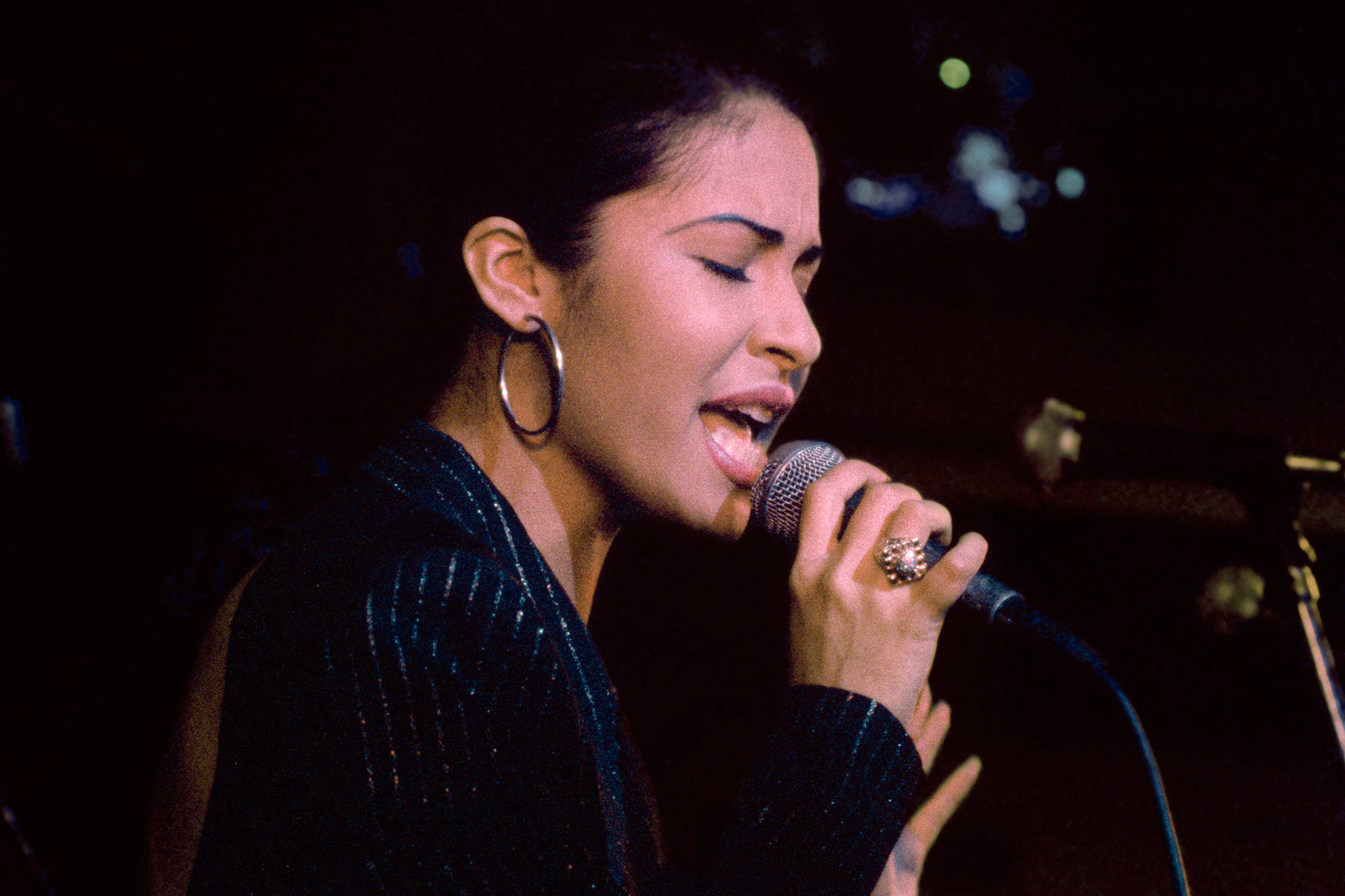 American Singer Selena Quintanilla Background