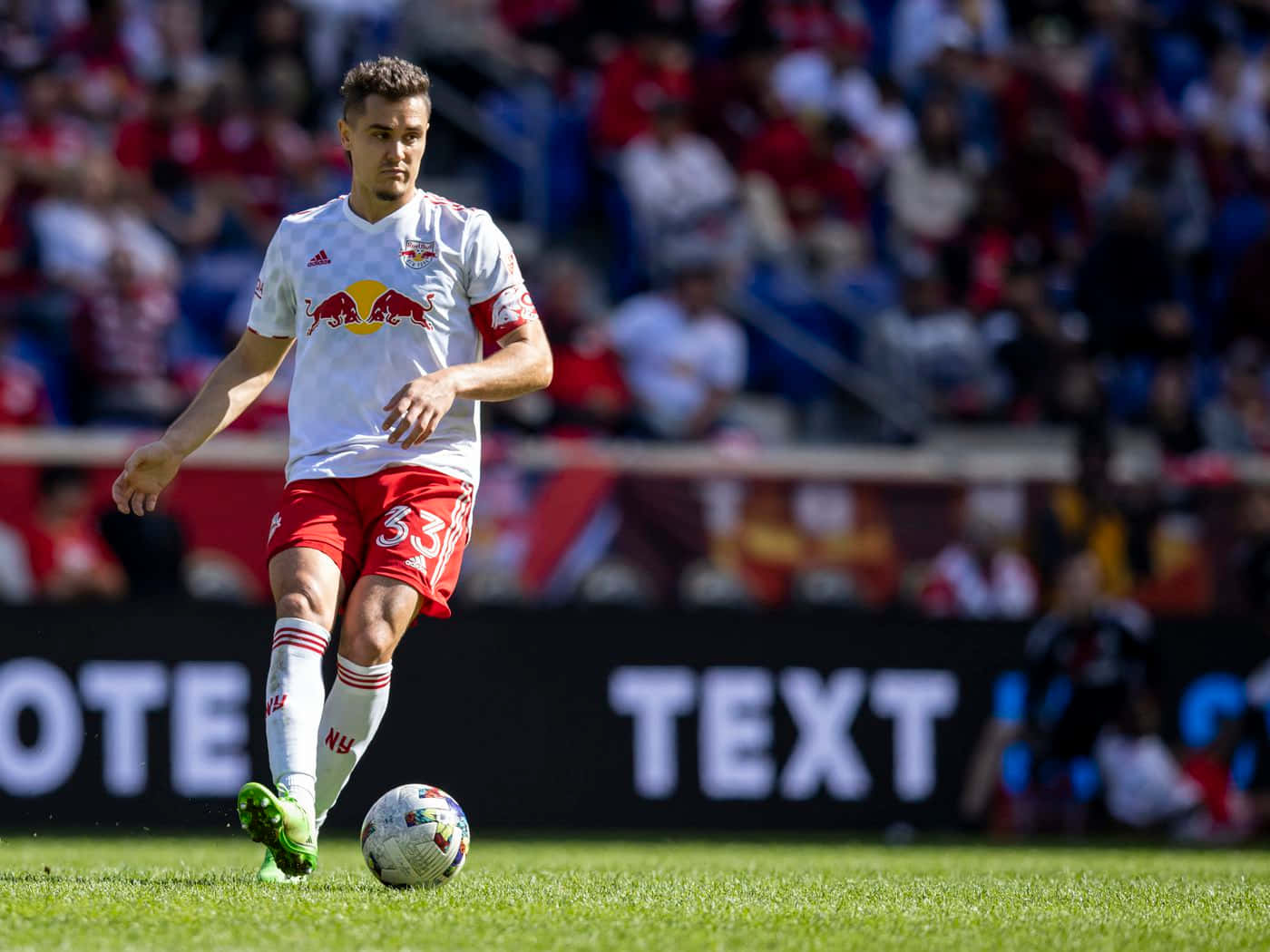 American Soccer Player Aaron Long Against Fc Cincinnati Background