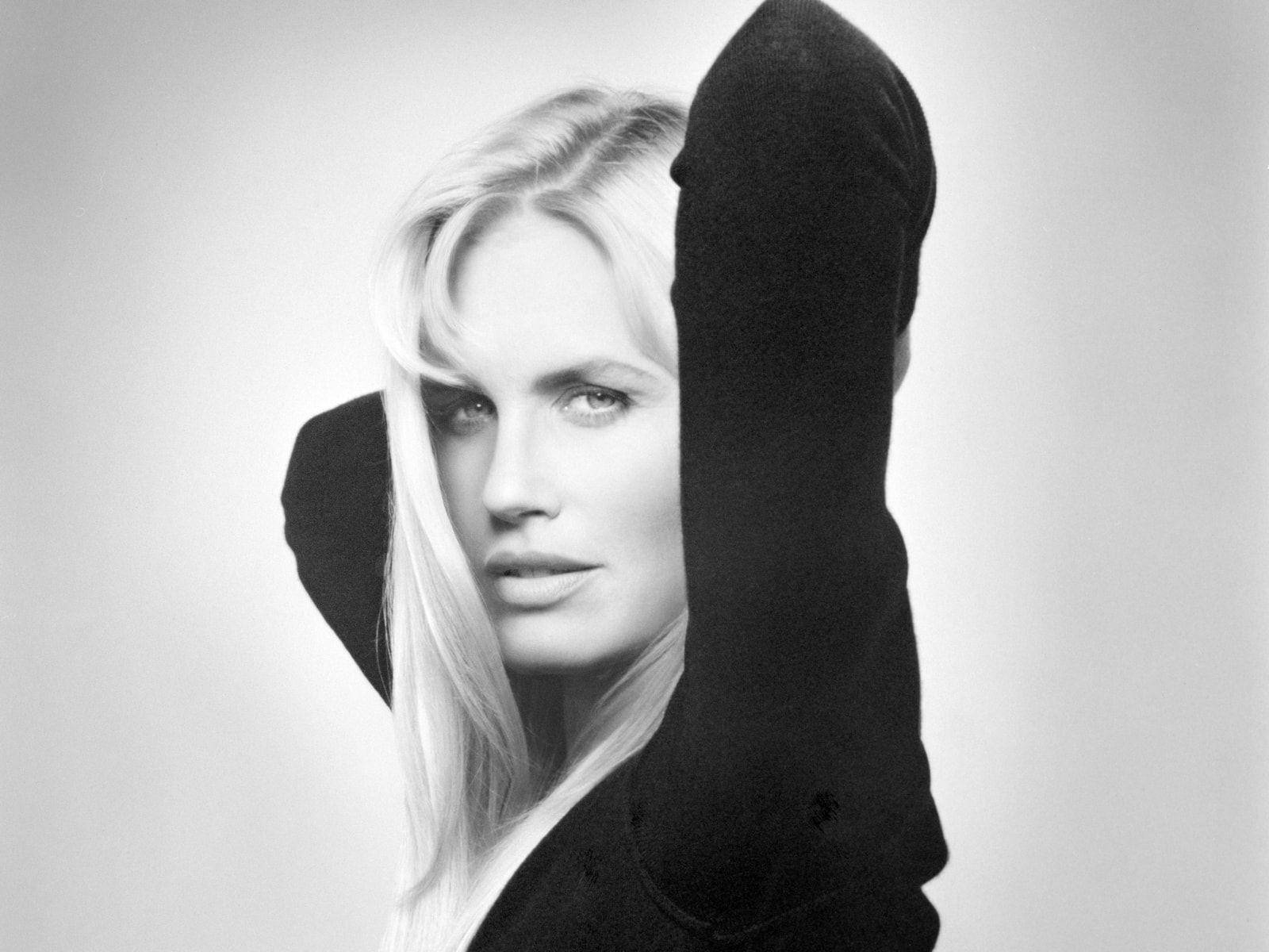 American Star Daryl Hannah Photoshoot Background