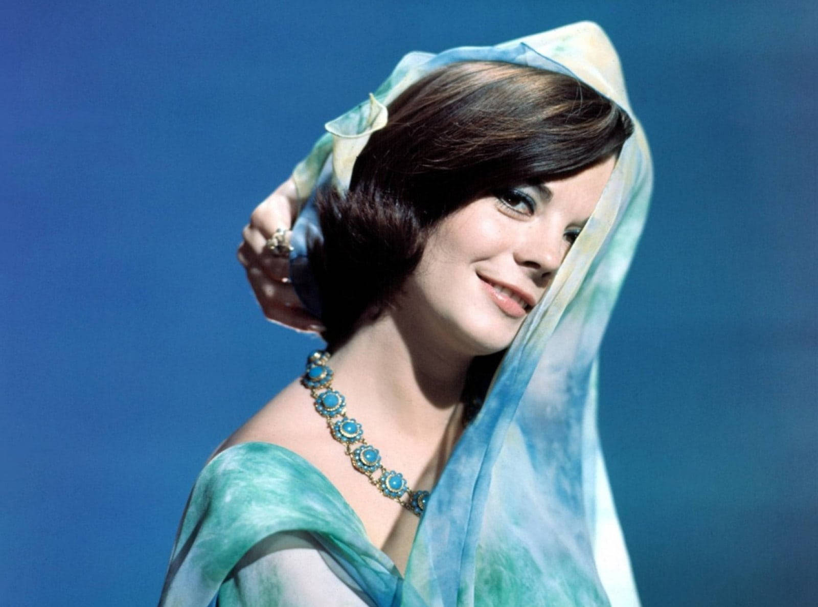 American Star Natalie Wood In Blue Background