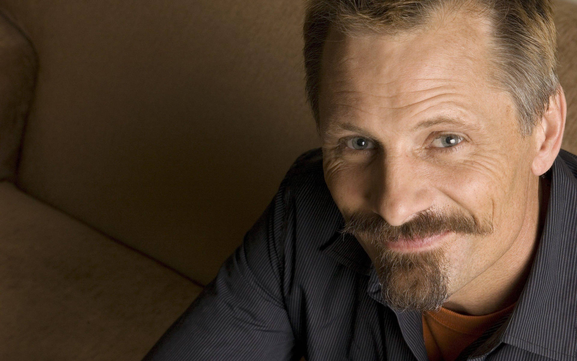 American Star Viggo Mortensen Smiling With Mustache Beard Background