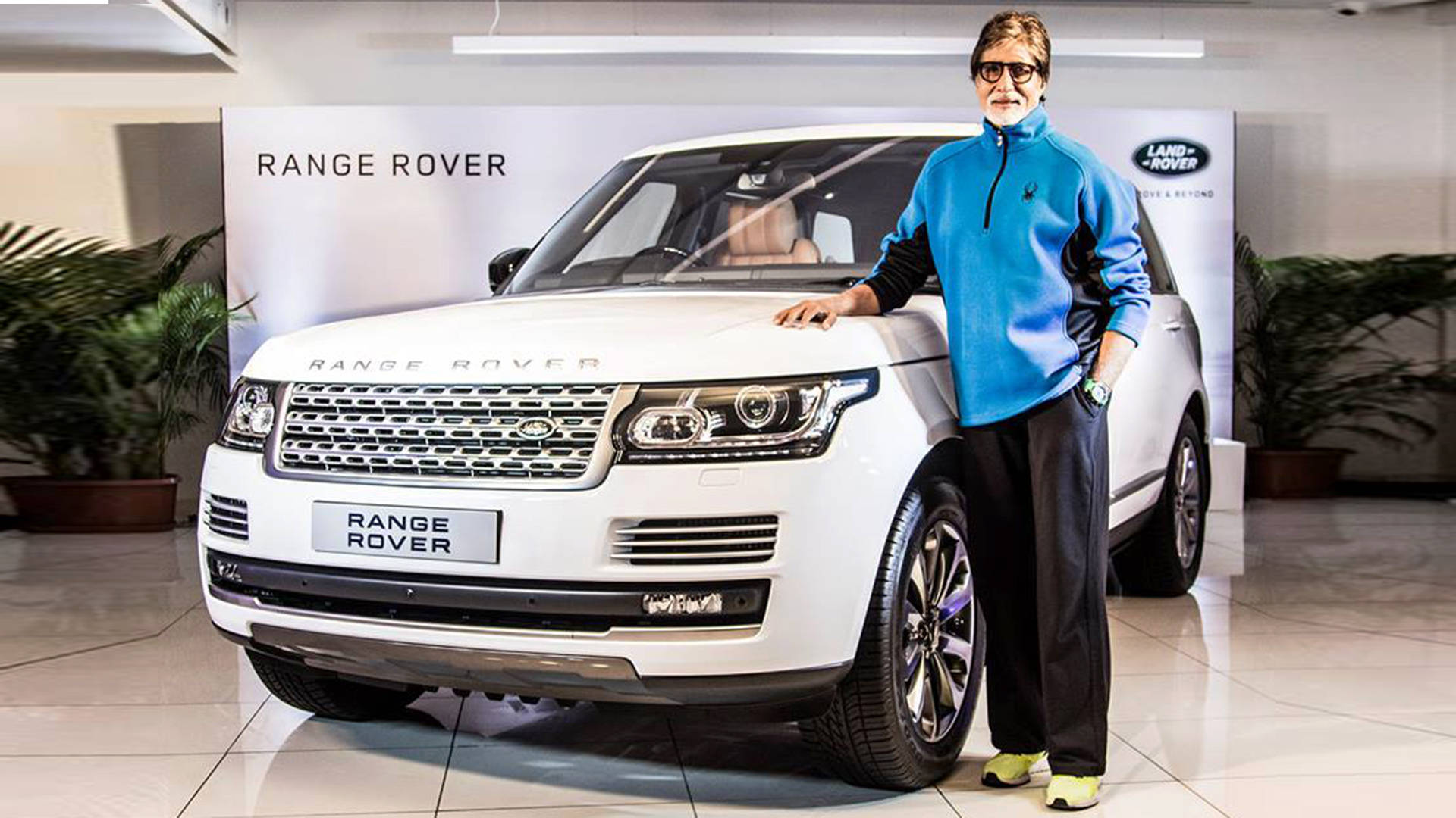 Amitabh Bachchan Range Rover Car Background