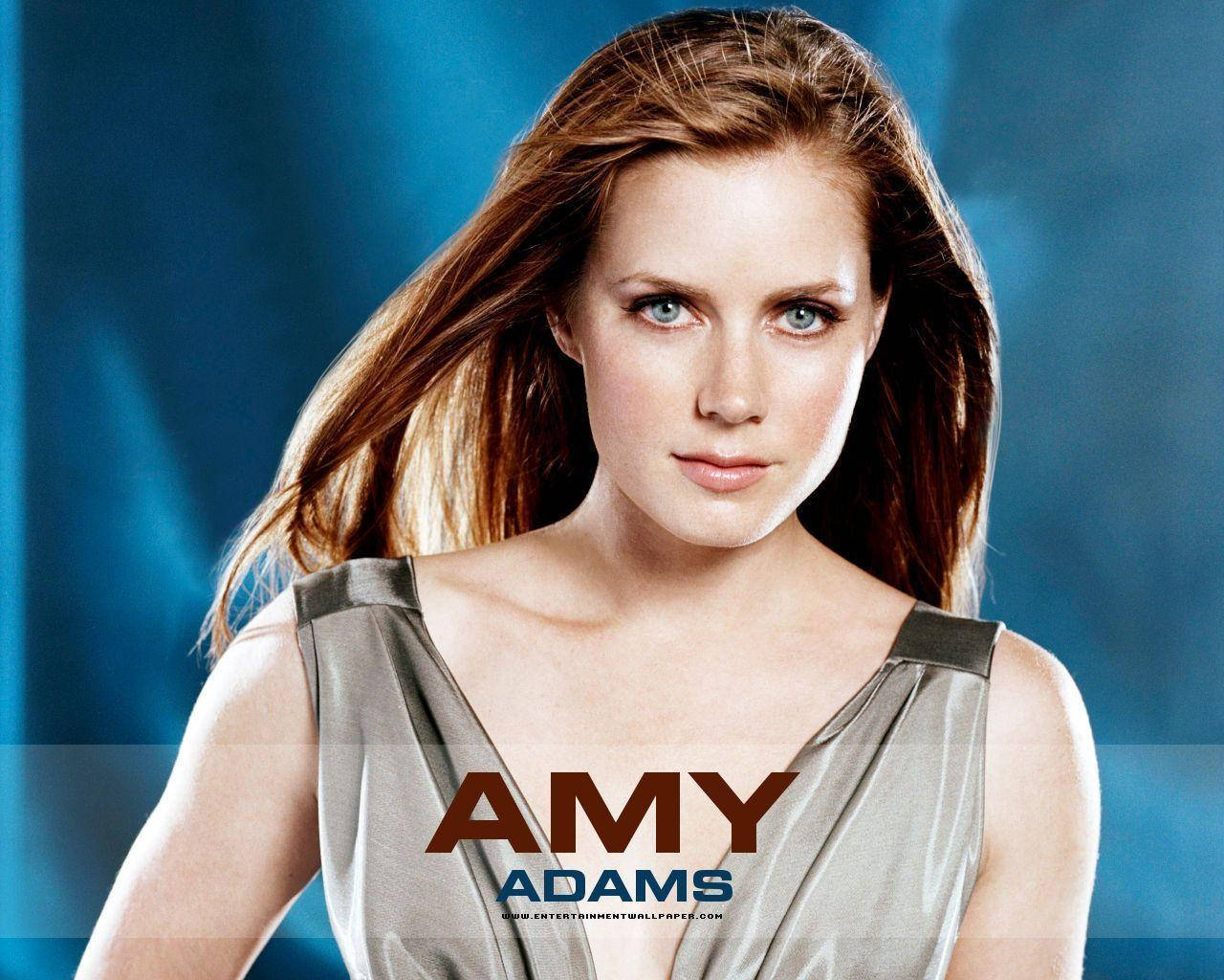 Amy Adams Nice Smile Background