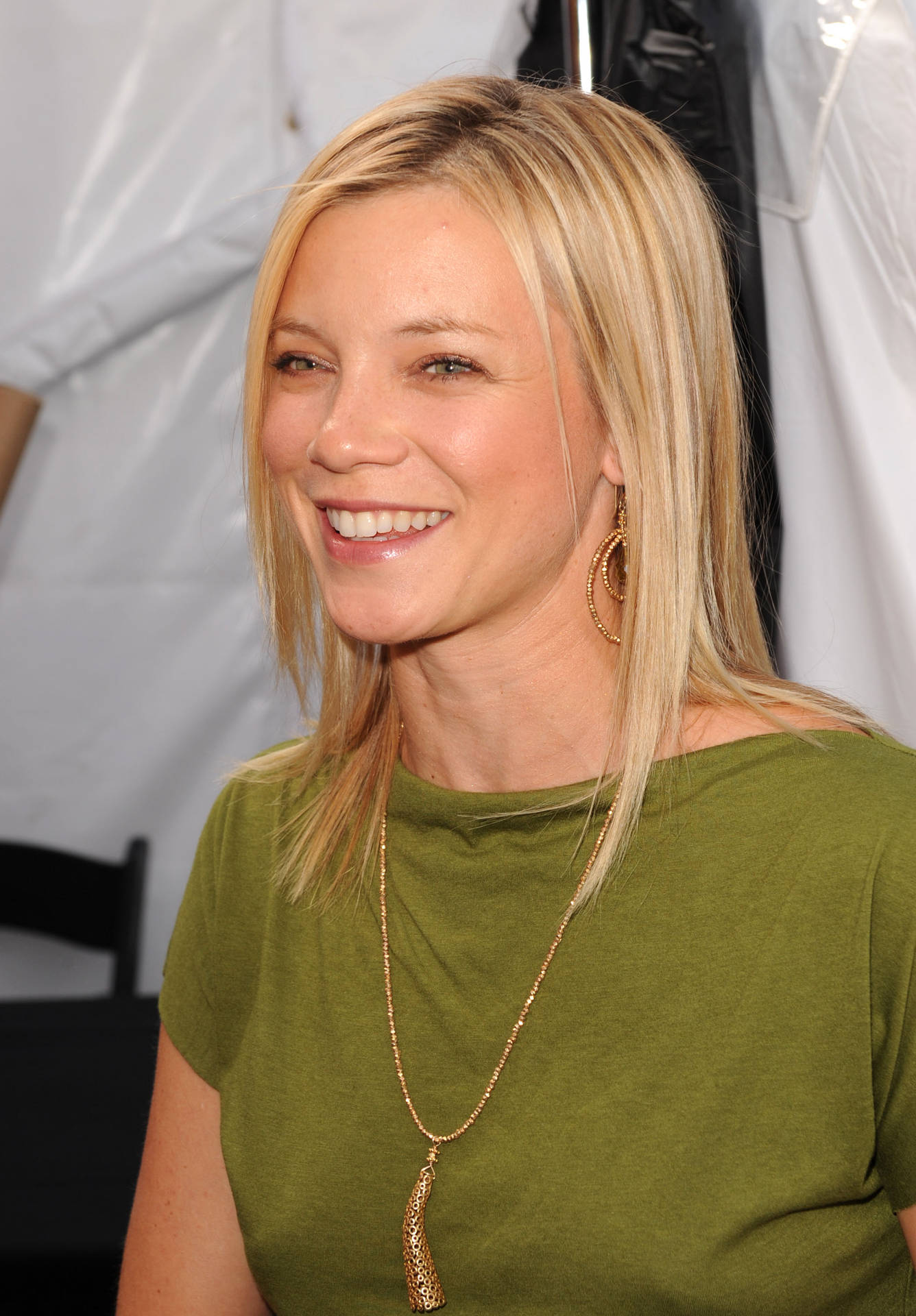 Amy Smart Green Dress Background