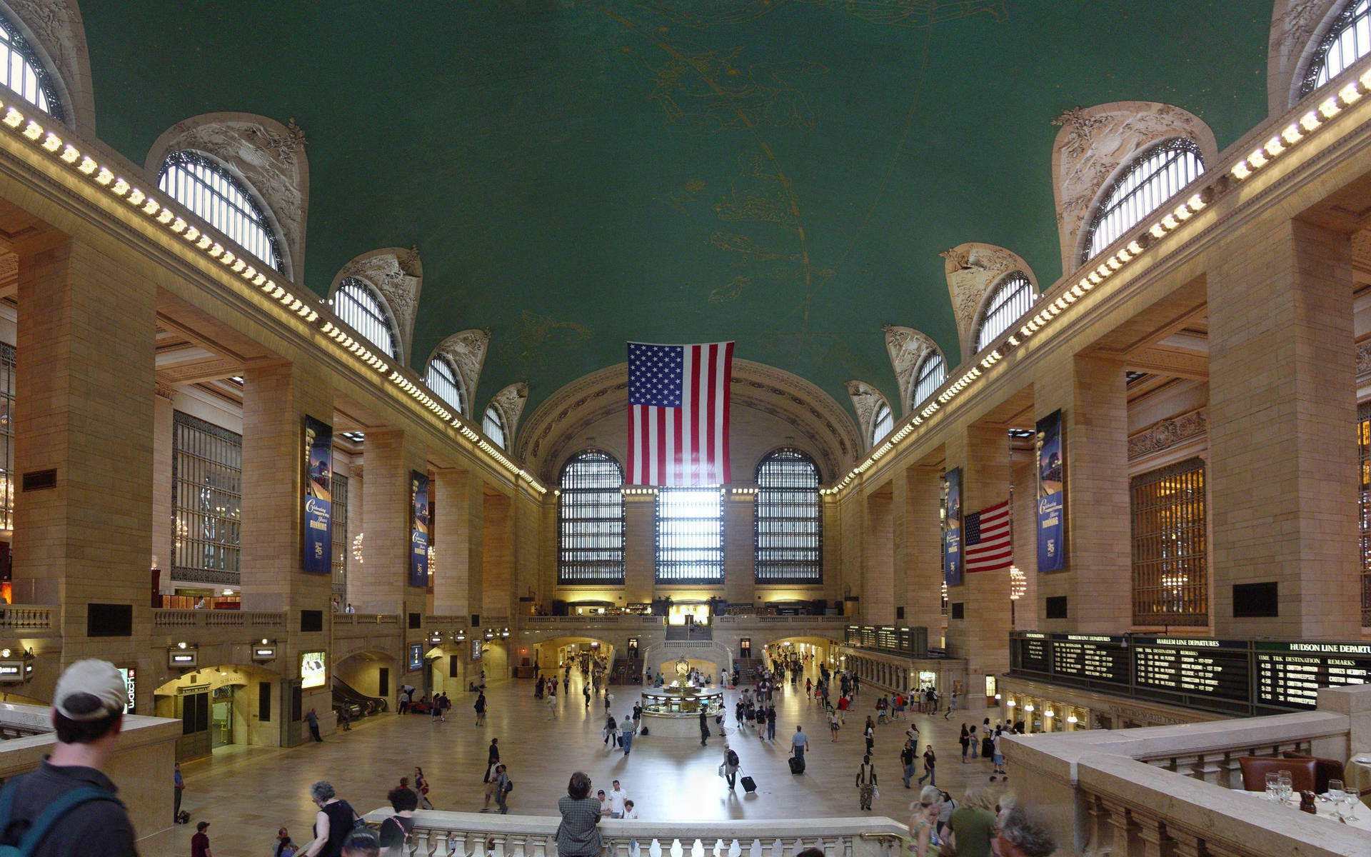 An Average Day At Grand Central Terminal Background