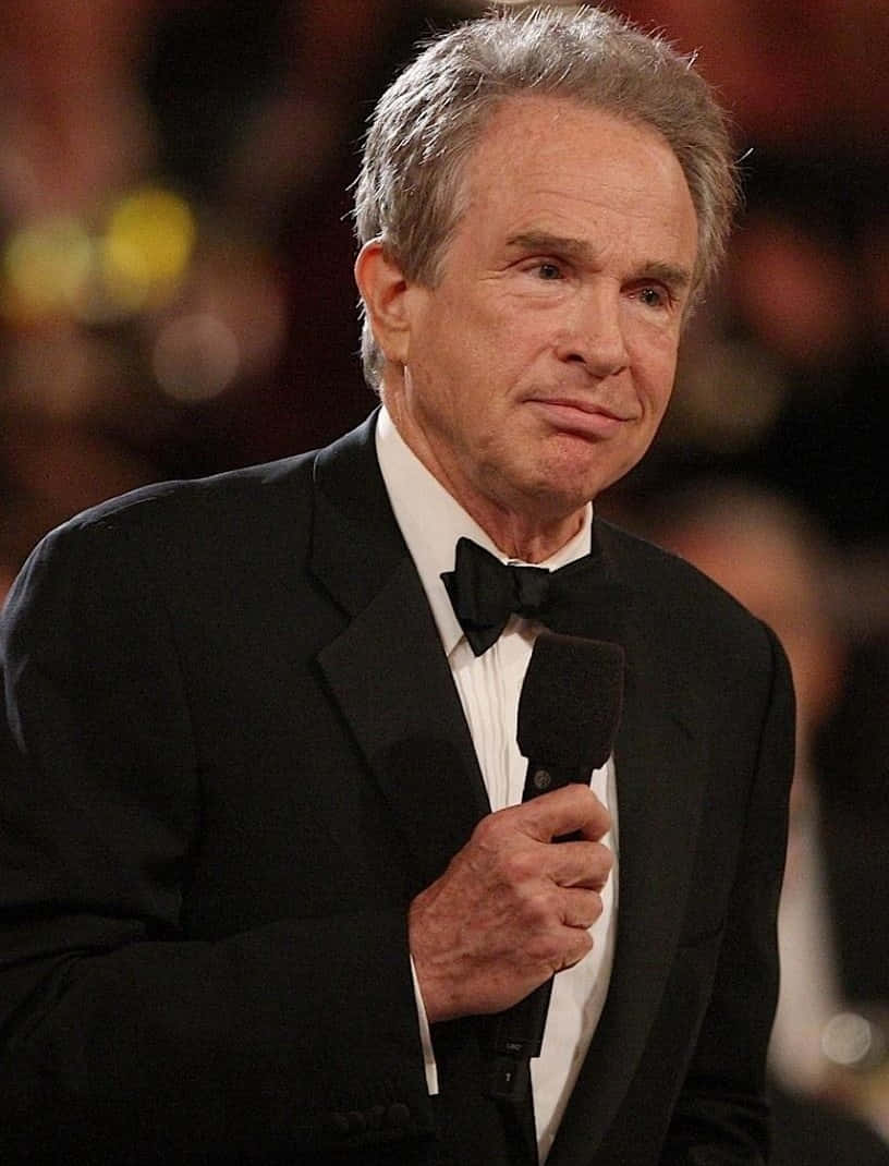 An Elegant Portrait Of Warren Beatty Background