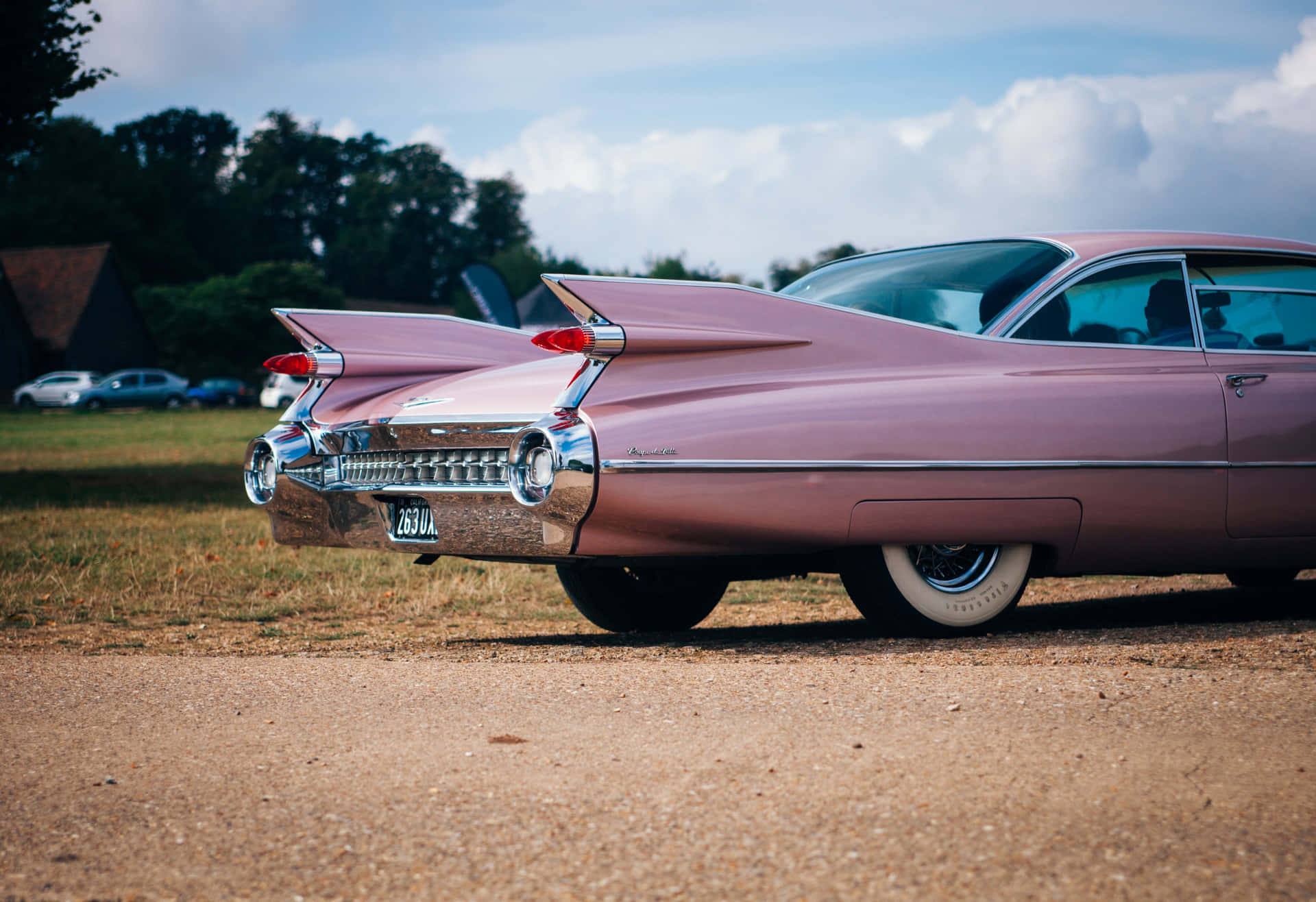 An Elegant Vintage Pink Car Background