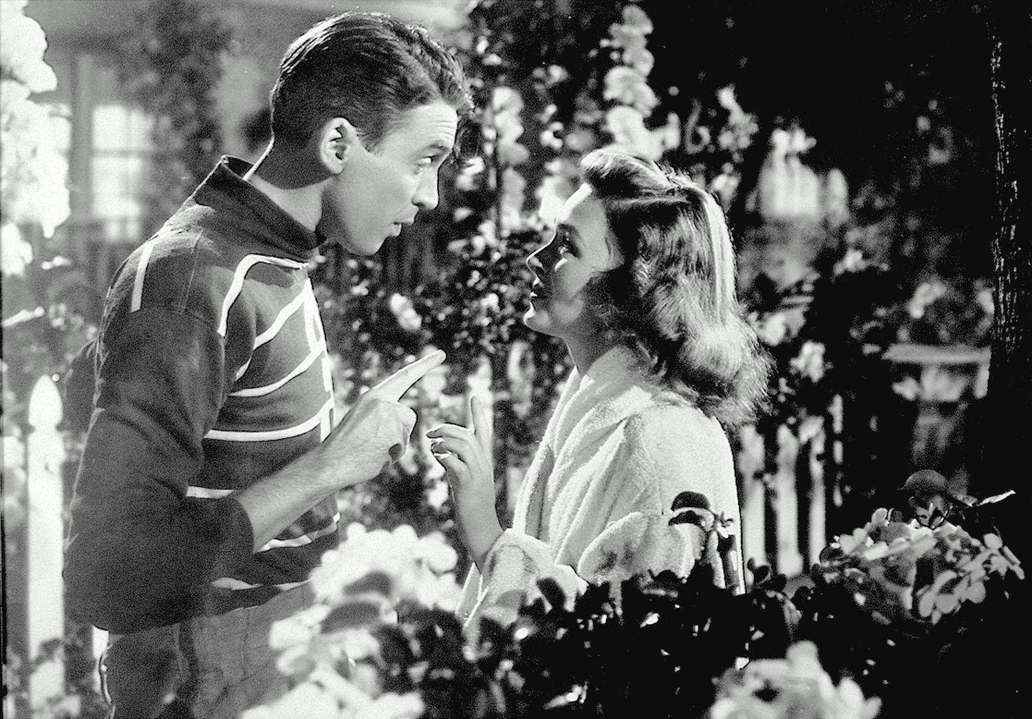 An Endearing Scene From The Movie “it’s A Wonderful Life” Background