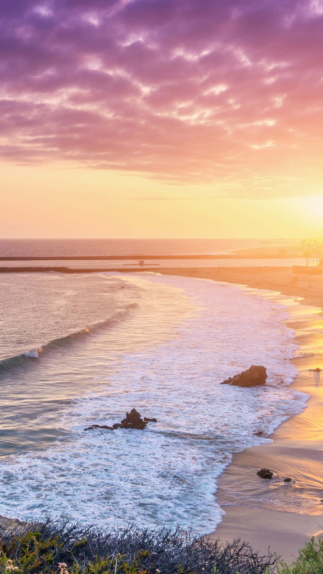 An Idyllic Day At Pretty Beach Background