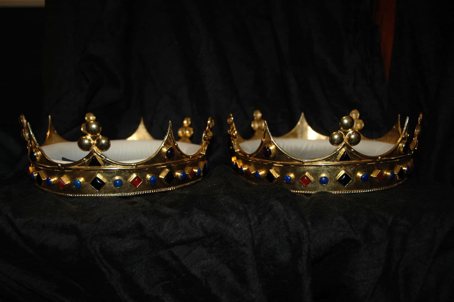 An Intricately Designed Princess Crown For Royalty Background