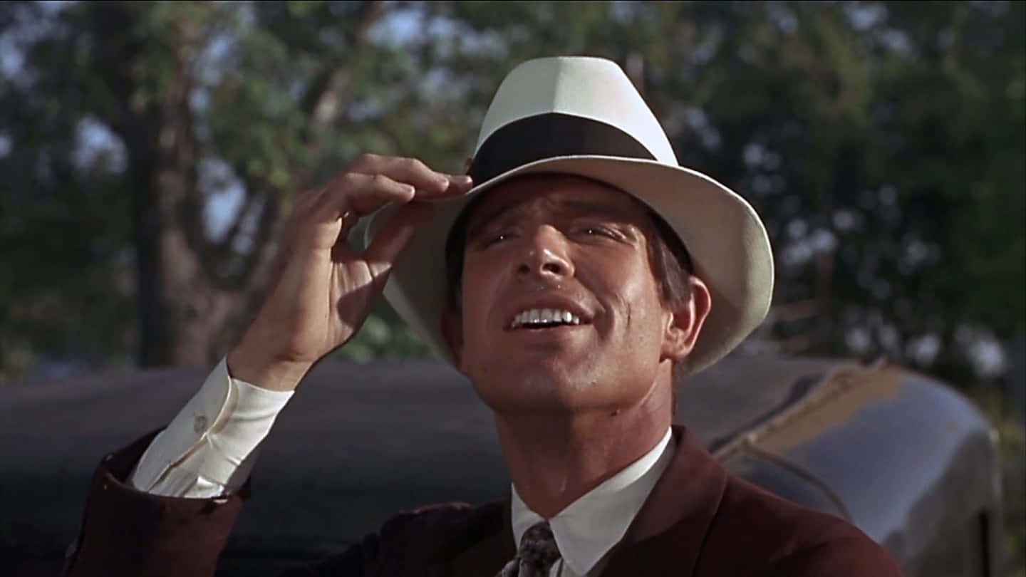 An Intriguing Portrait Of Legendary Actor Warren Beatty Background