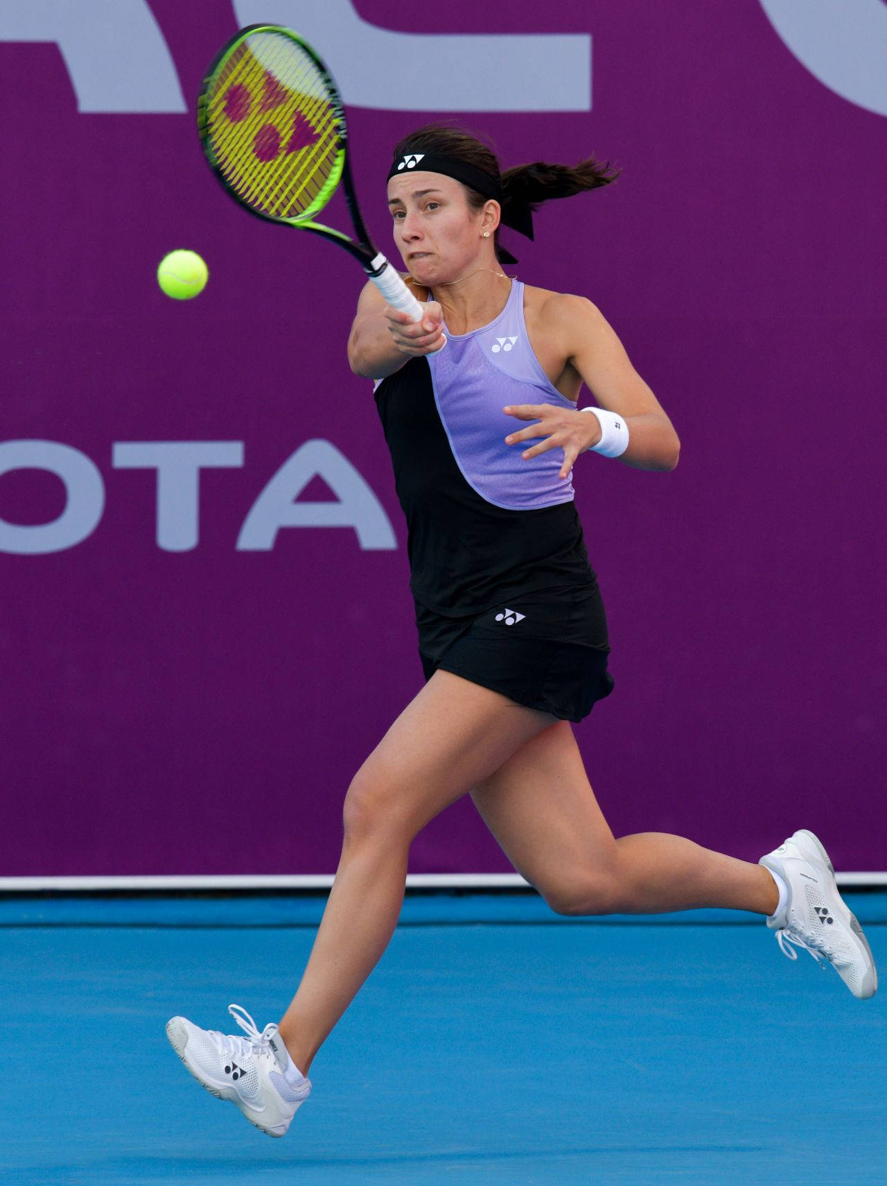 Anastasija Sevastova Running To Ball Background