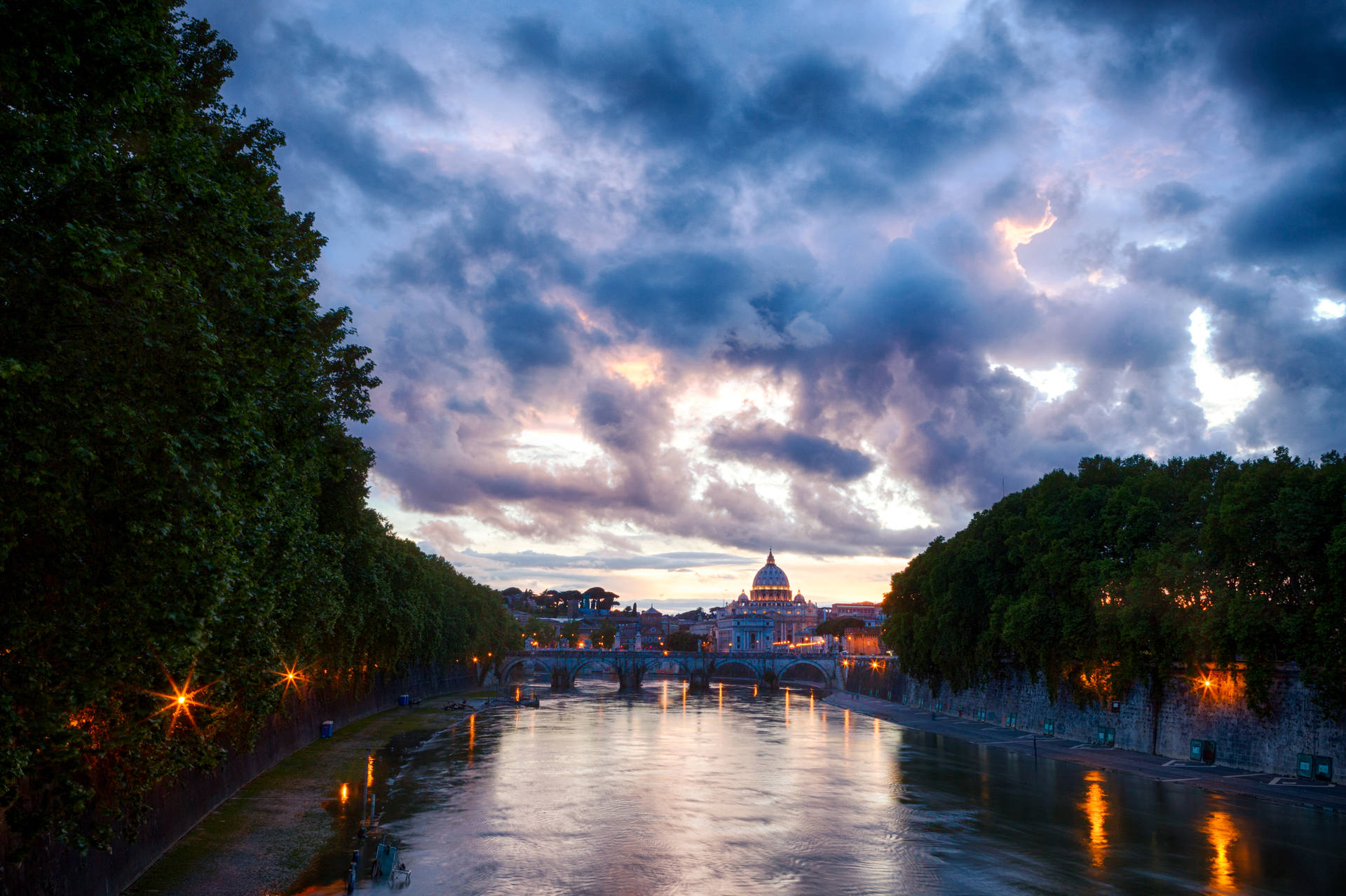 Ancient Bridge In Rome Background