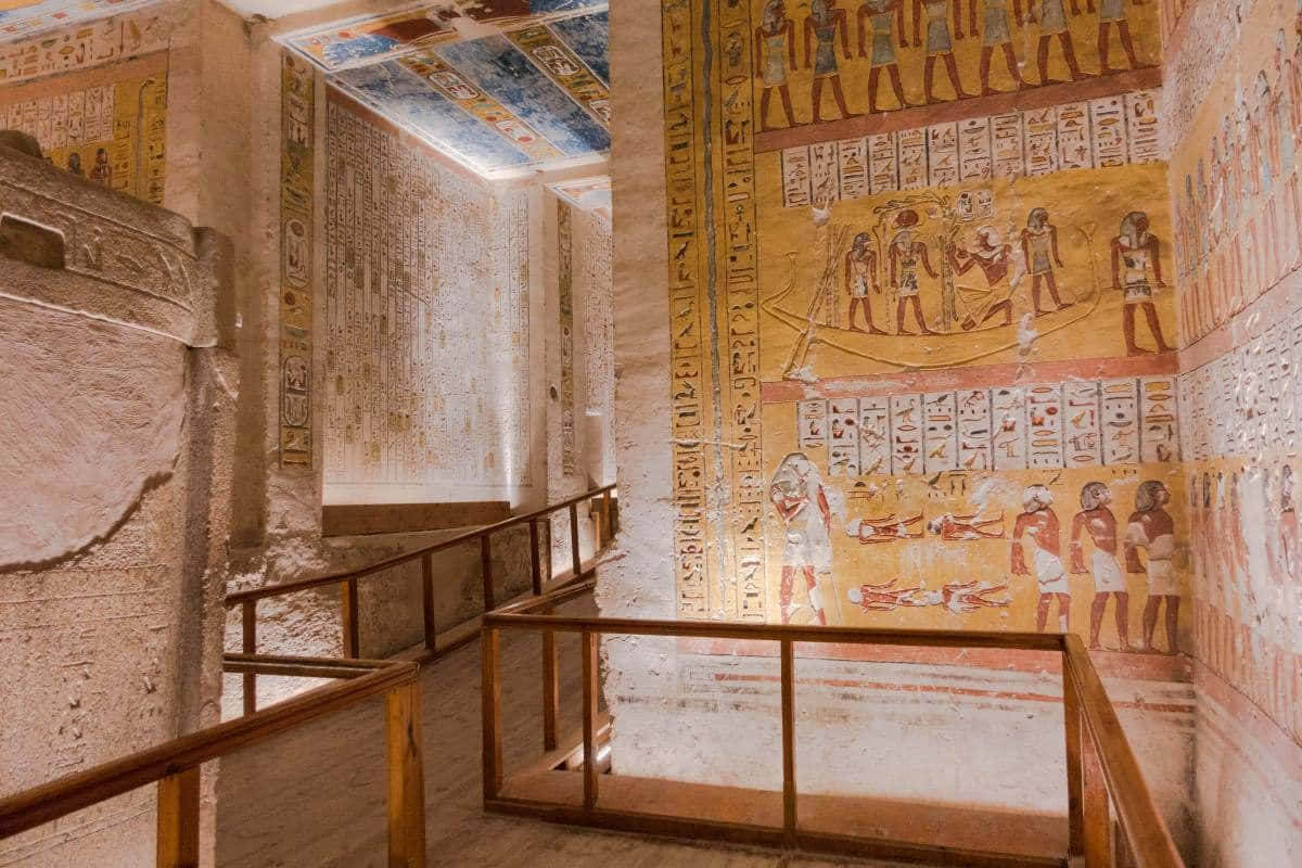 Ancient Egyptian Tomb Paintings Valleyofthe Kings Background