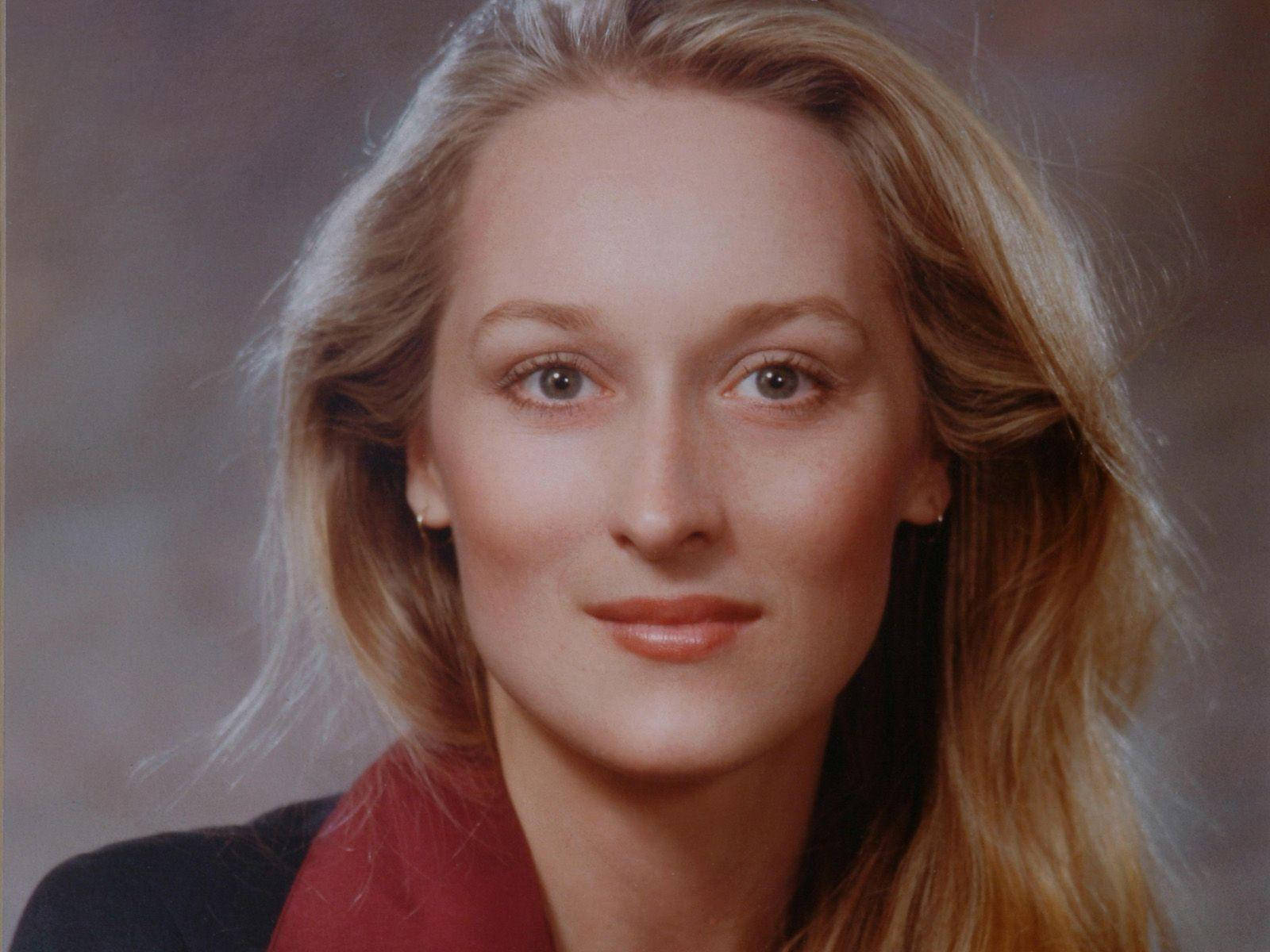 Ancient Picture Of Meryl Streep Background
