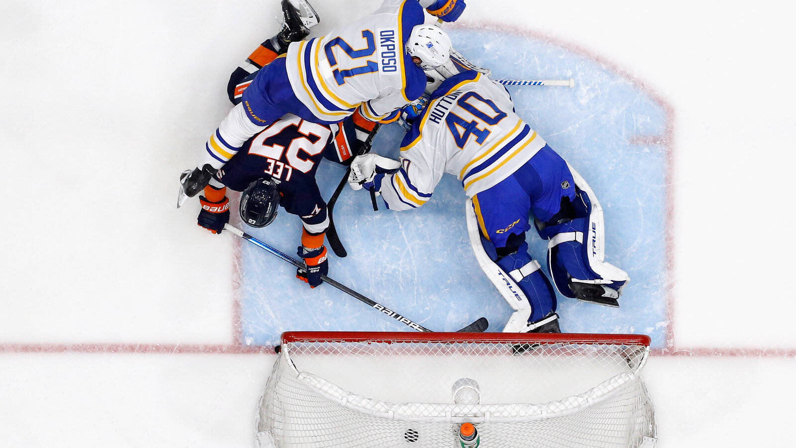 Anders Lee Scoring Against Buffalo Sabres Background