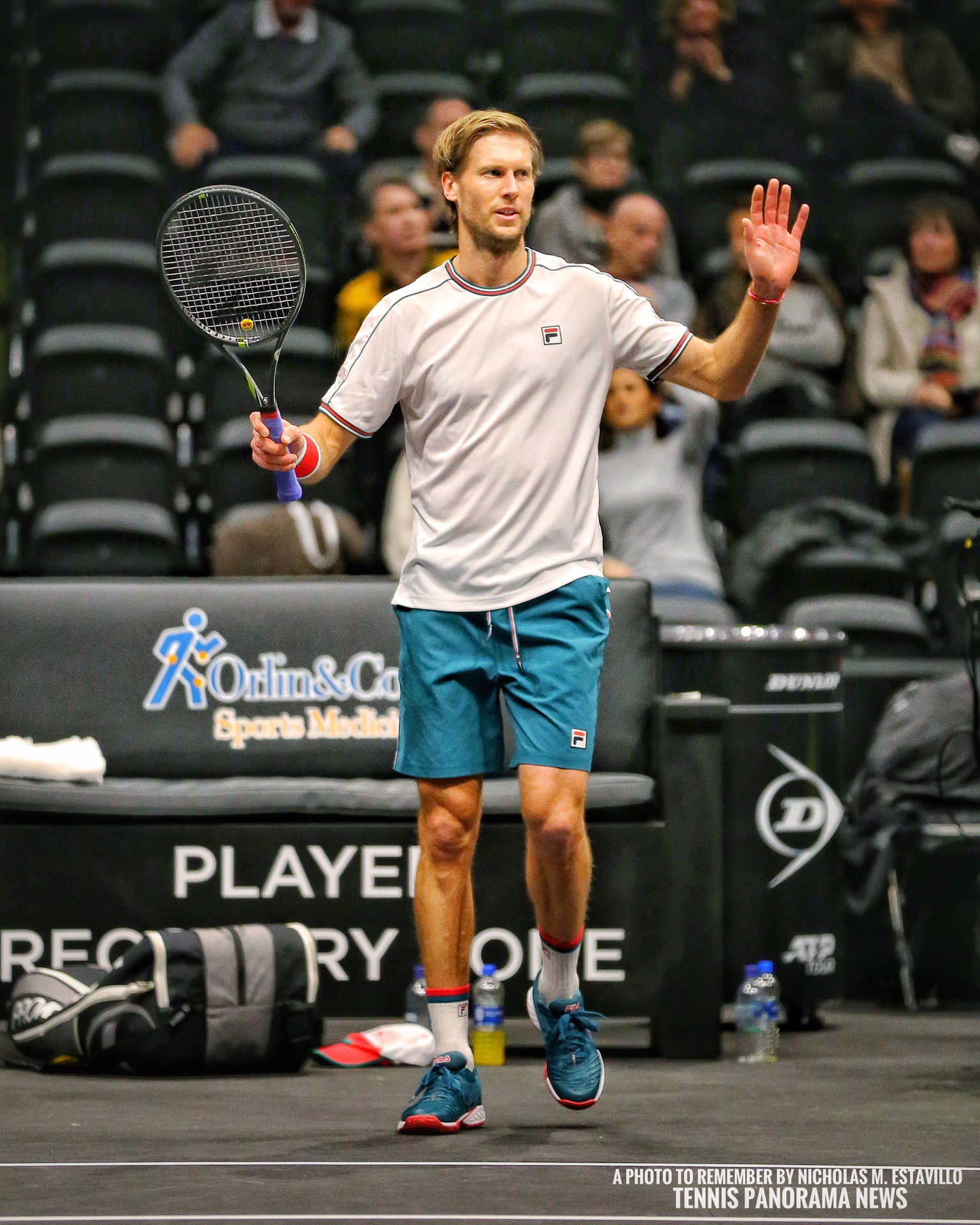 Andreas Seppi Raising Left Hand Background