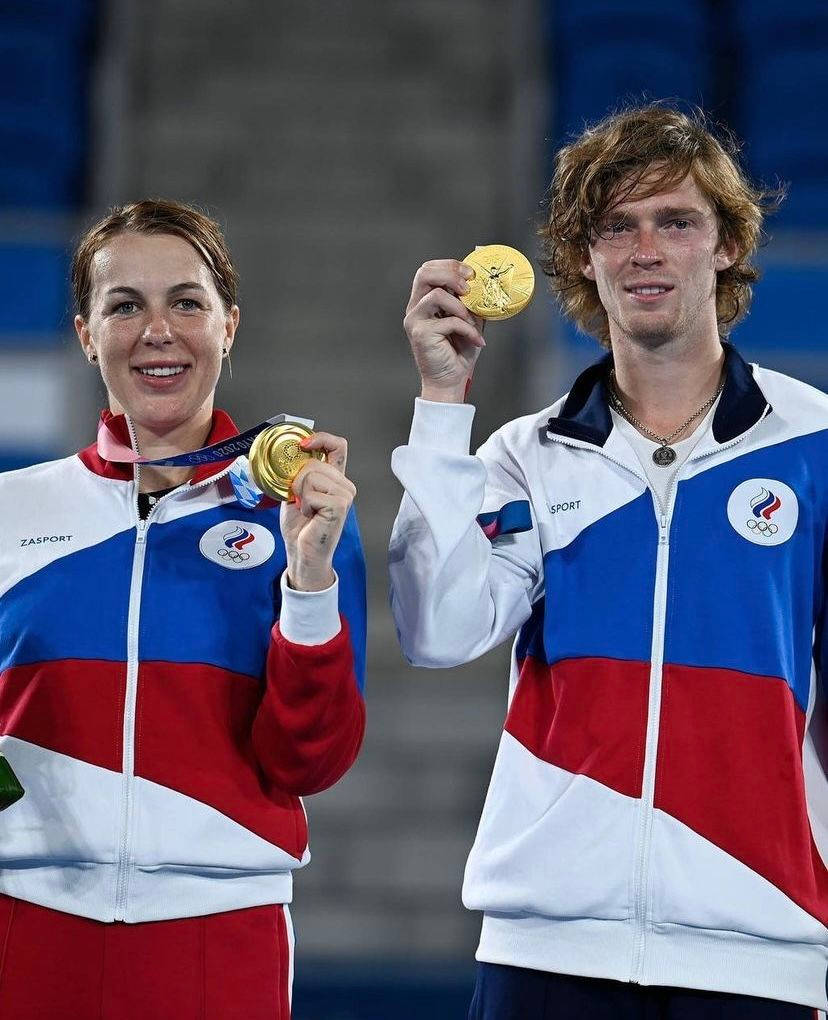 Andrey Rublev With Pavlyuchenkova Background