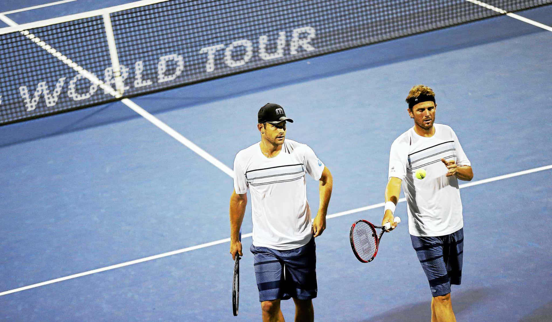 Andy Roddick Walking On Court Background