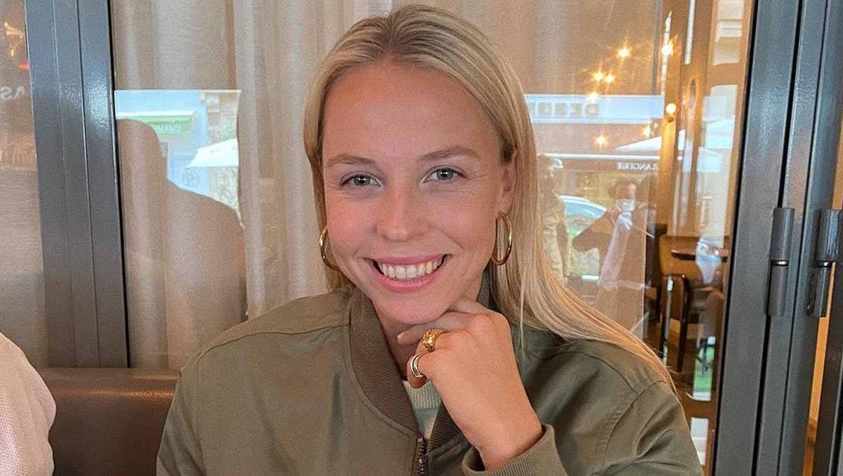 Anett Kontaveit Dressed In Casual Chic