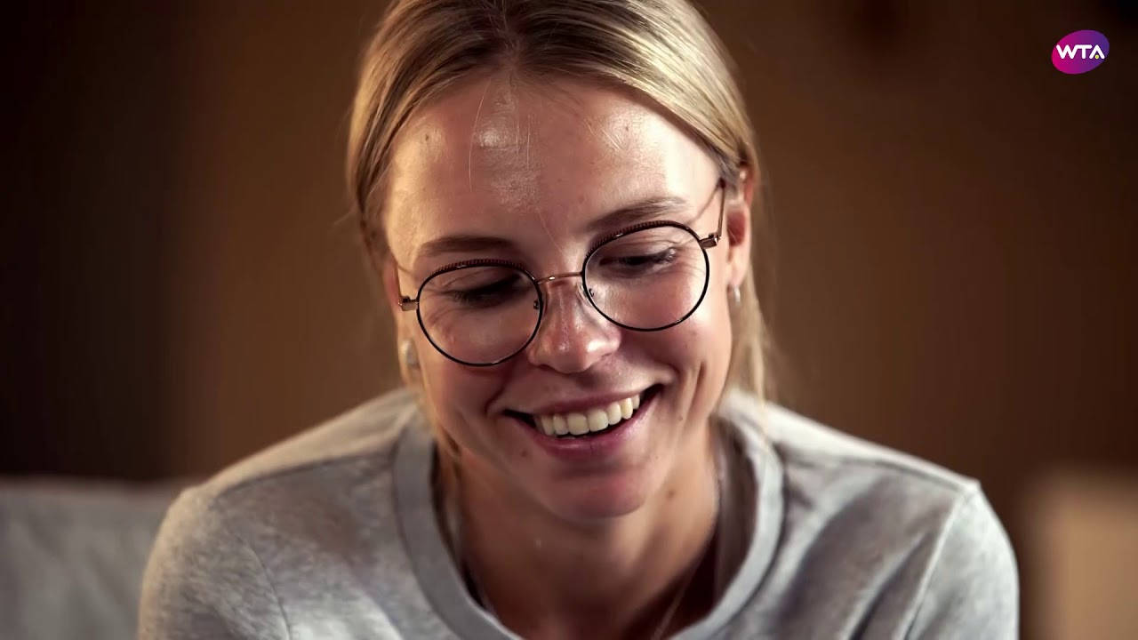 Anett Kontaveit - Elegant In Glasses