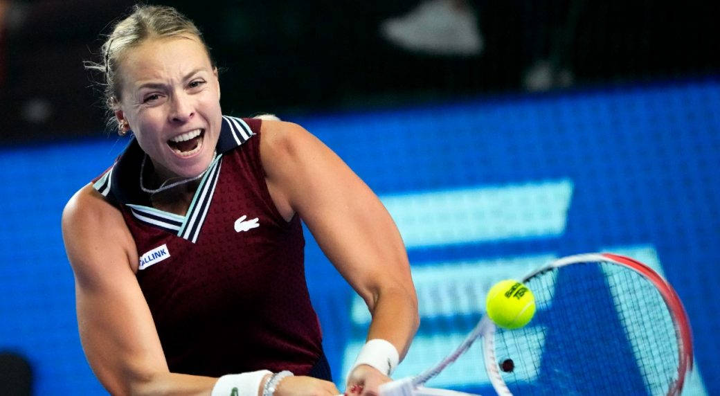 Anett Kontaveit Flexing Muscles