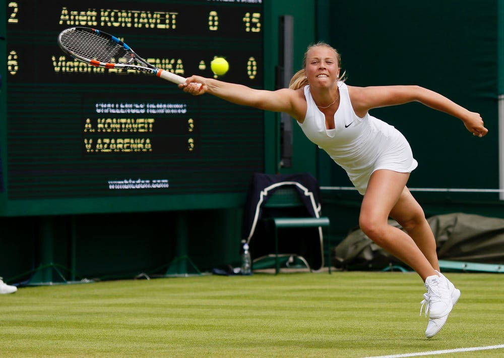 Anett Kontaveit Reaching Out For Ball Background