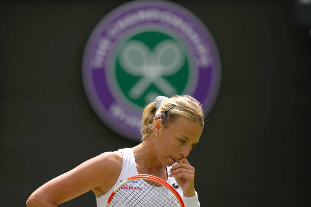 Anett Kontaveit Scratches Her Nose