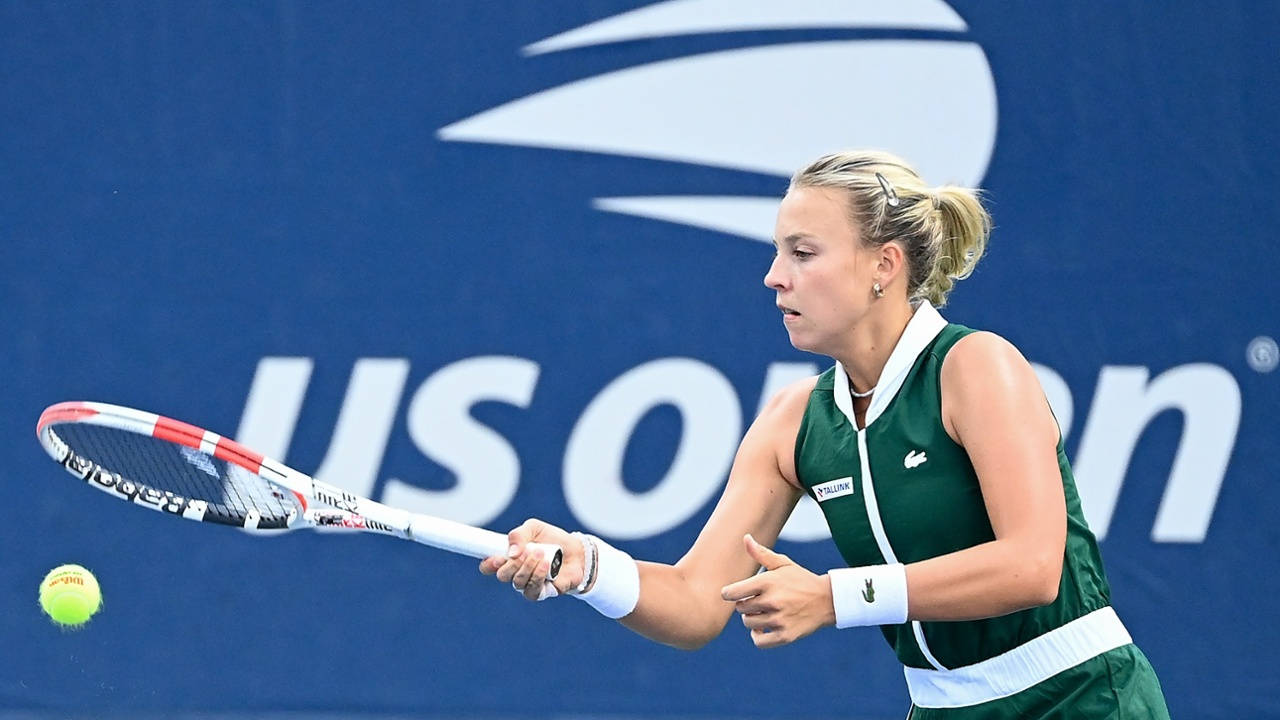 Anett Kontaveit Striking The Ball Background