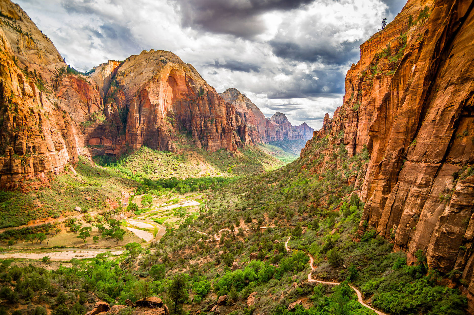 Angel's Landing Trail, Zion National Park Background