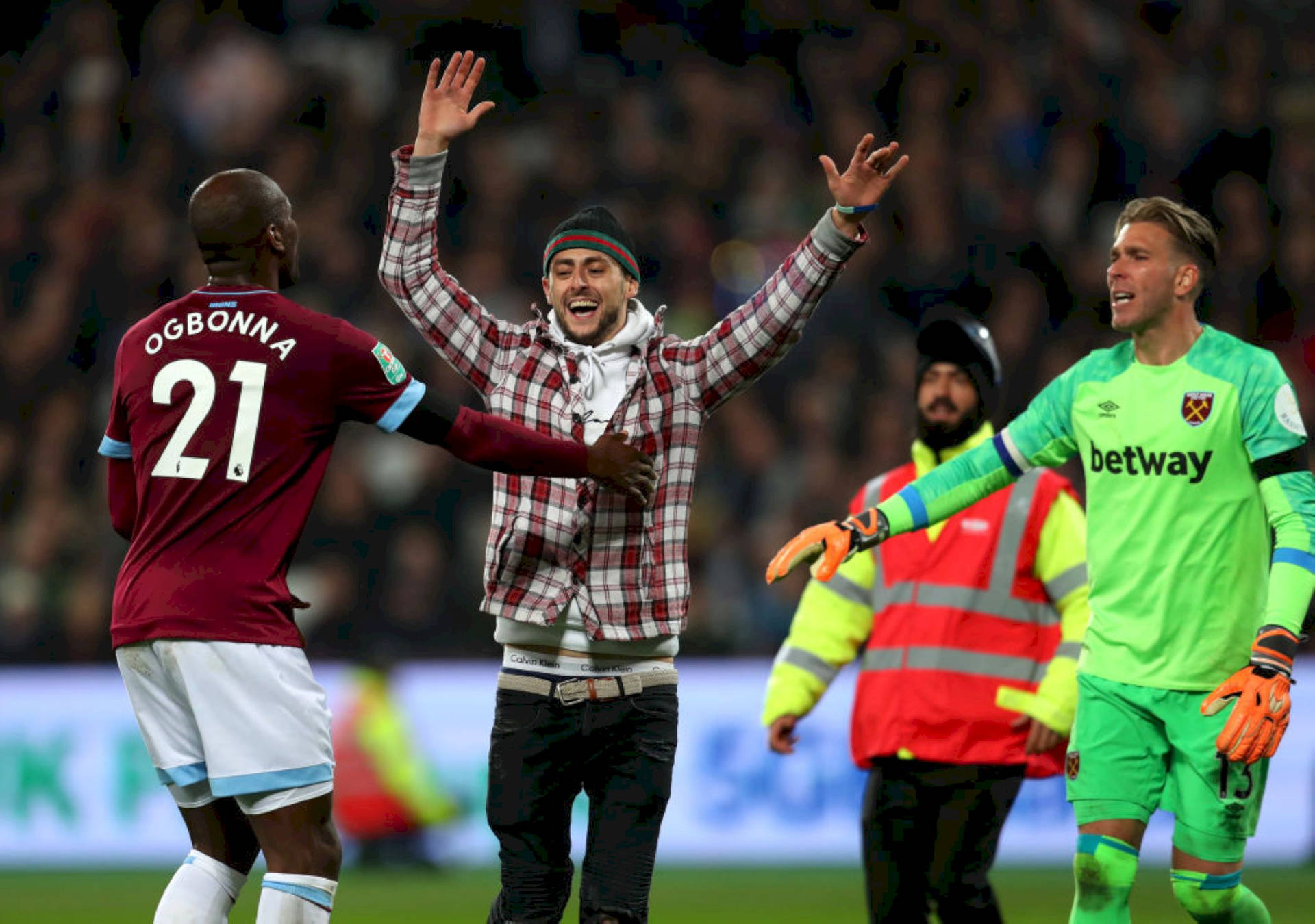 Angelo Ogbonna In Action On The Football Field