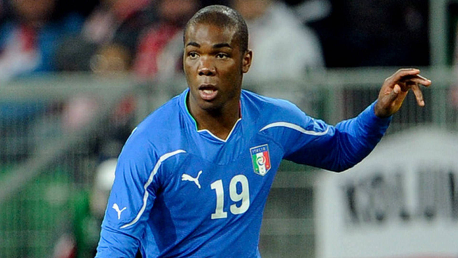 Angelo Ogbonna In Action - Soccer Game Moment Background