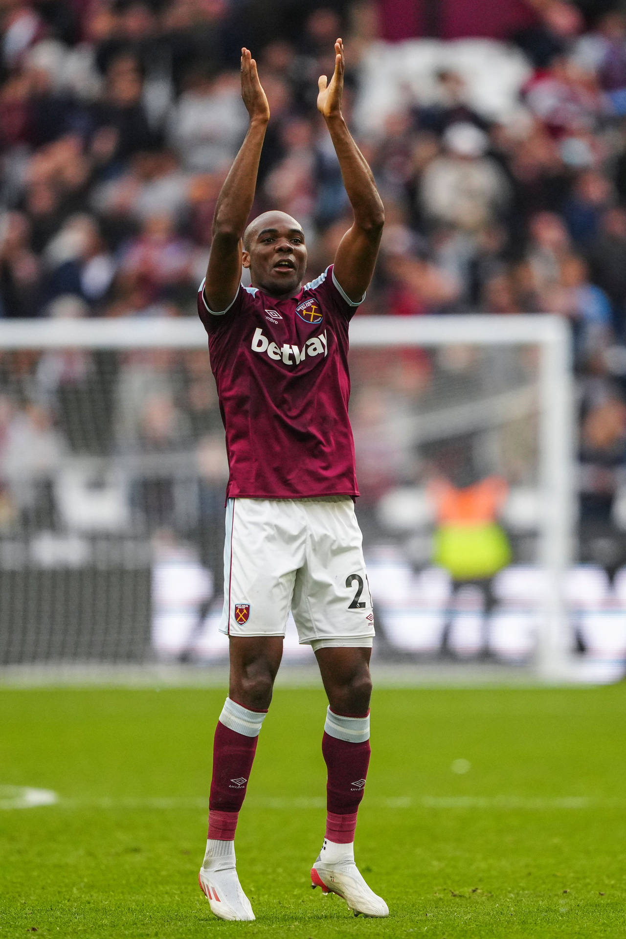 Angelo Ogbonna West Ham United Applause Background