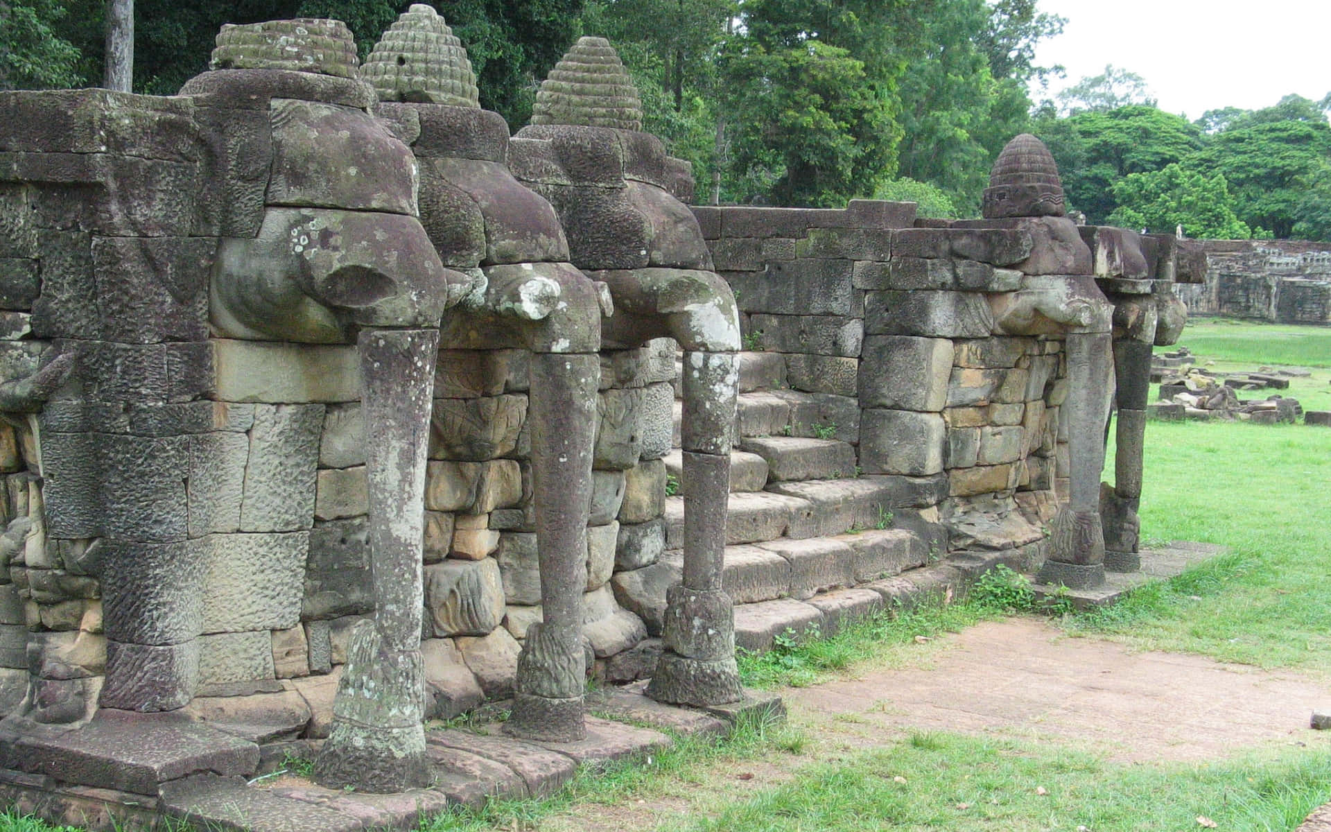 Angkor Thom Elephant Statues Surrounded