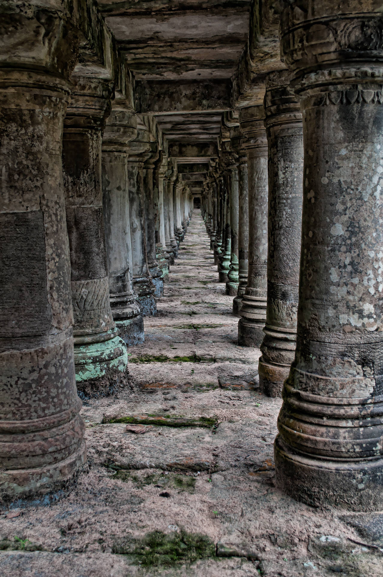 Angkor Wat Pillars Phone Background