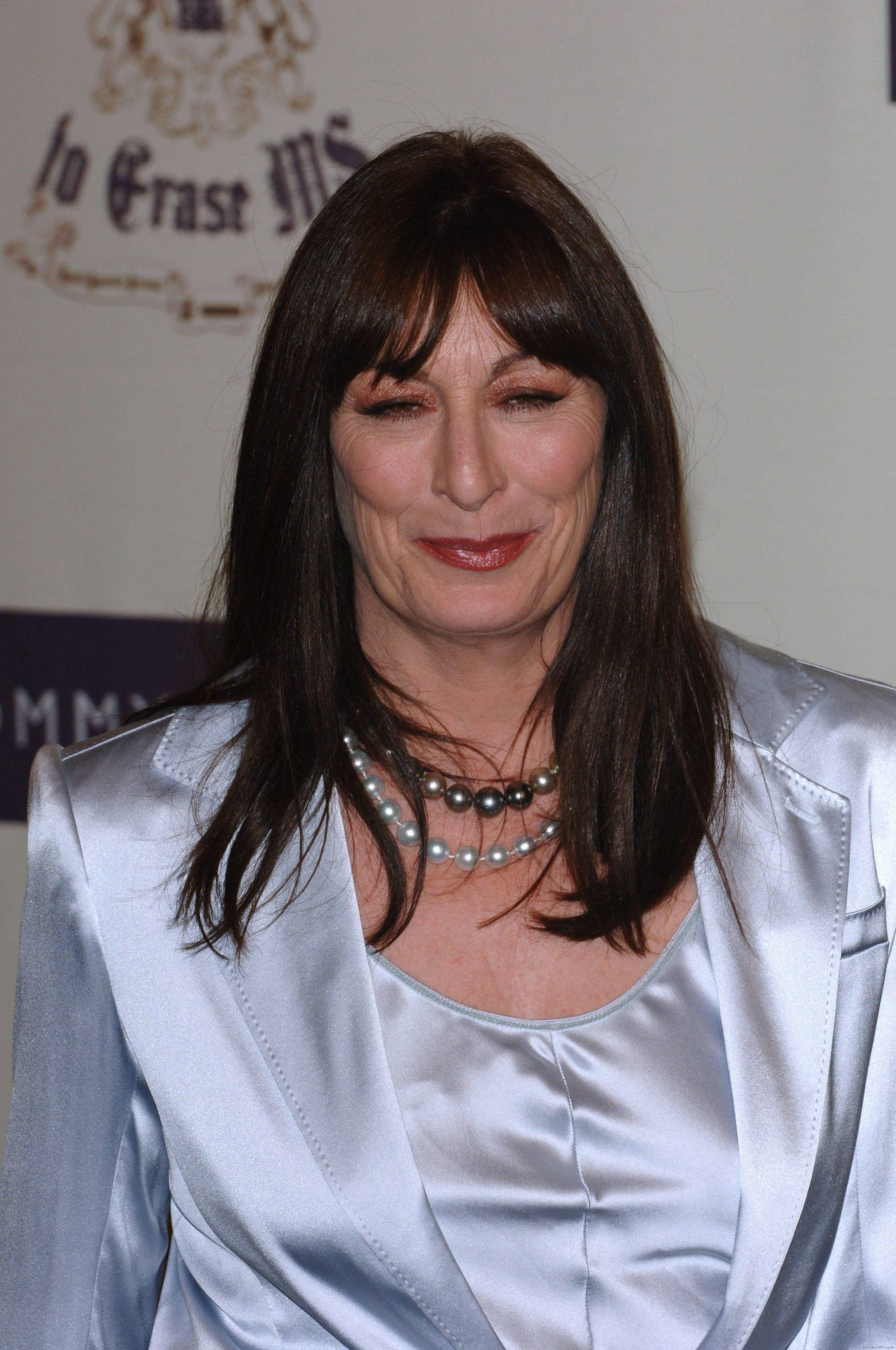 Anjelica Huston Iconic Movie Actress Background