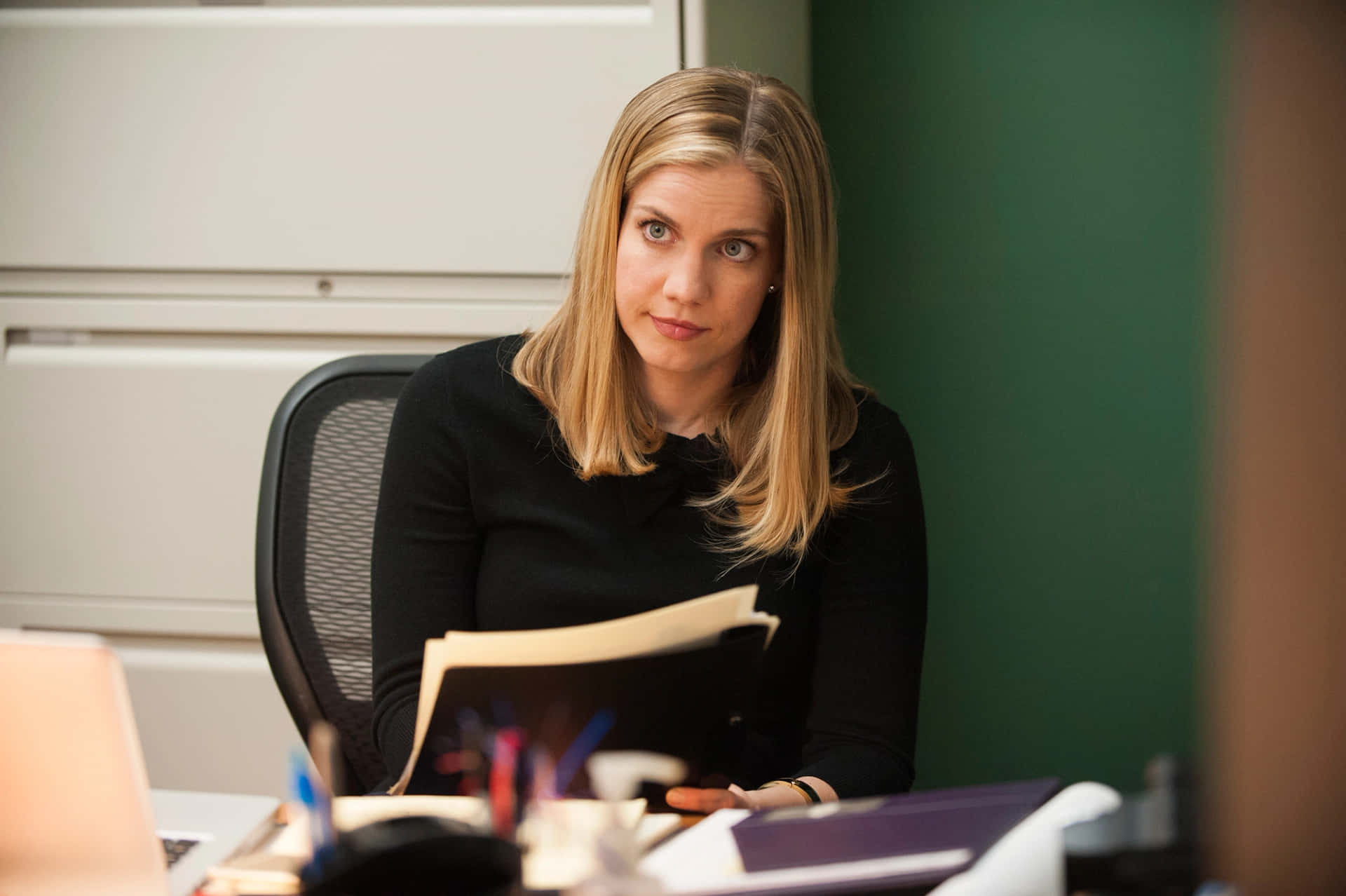 Anna Chlumsky, Charming And Elegant Background