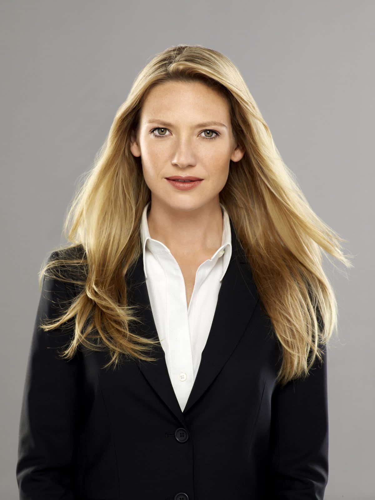 Anna Torv Striking A Graceful Pose In An Alluring Black Outfit