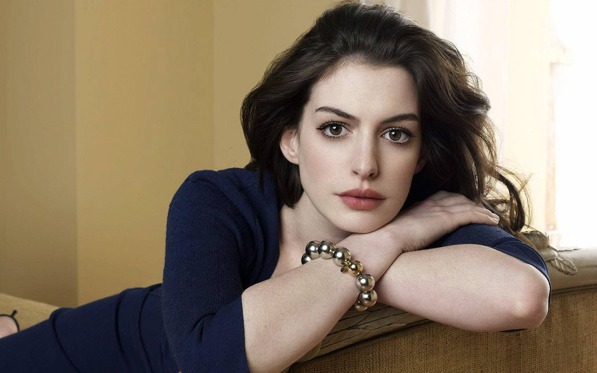 Anne Hathaway Hollywood Actress Hd Shot Background