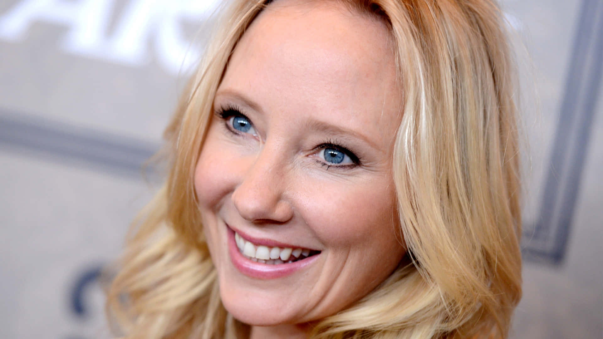 Anne Heche Big Smile Background