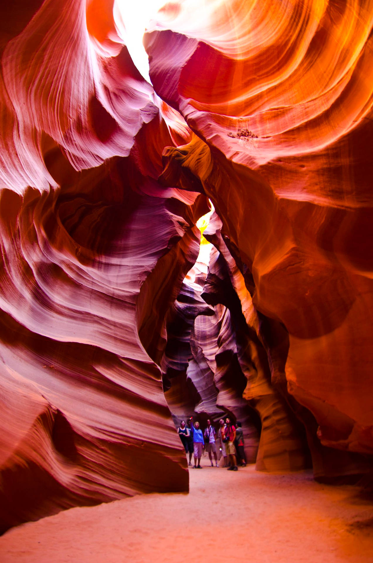 Antelope Canyon Tourists Background