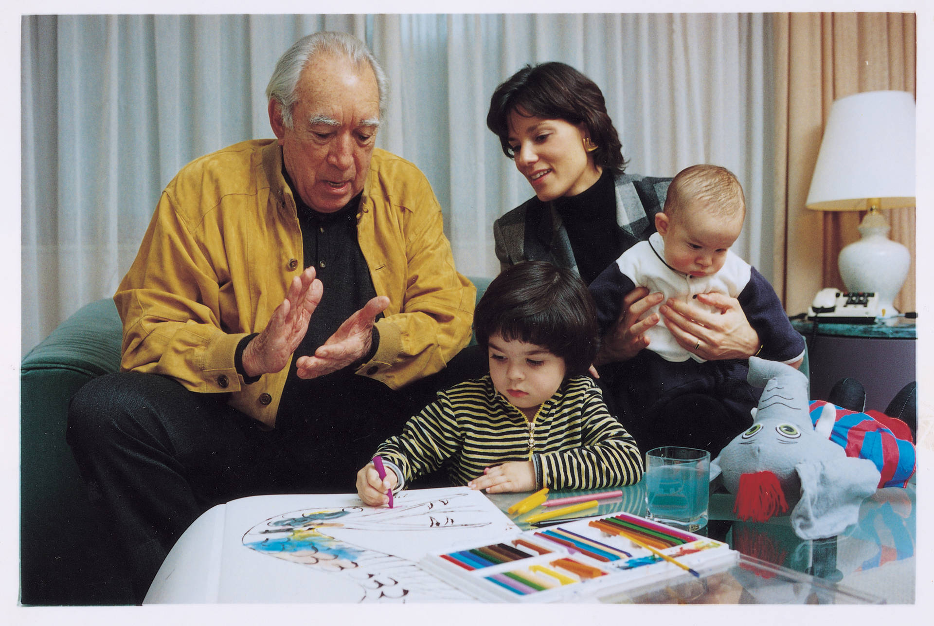 Anthony Quinn And His Grandchildren Background