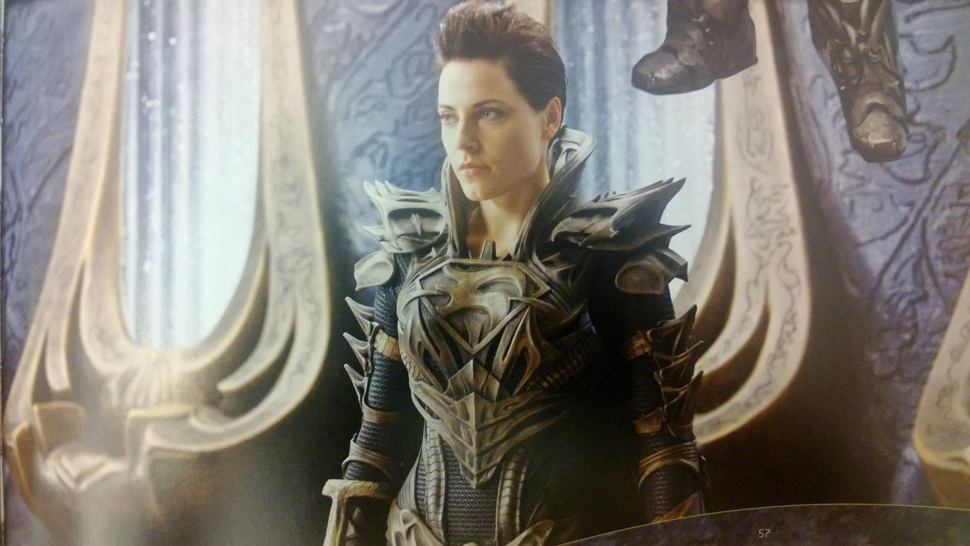 Antje Traue In Man Of Steel Background